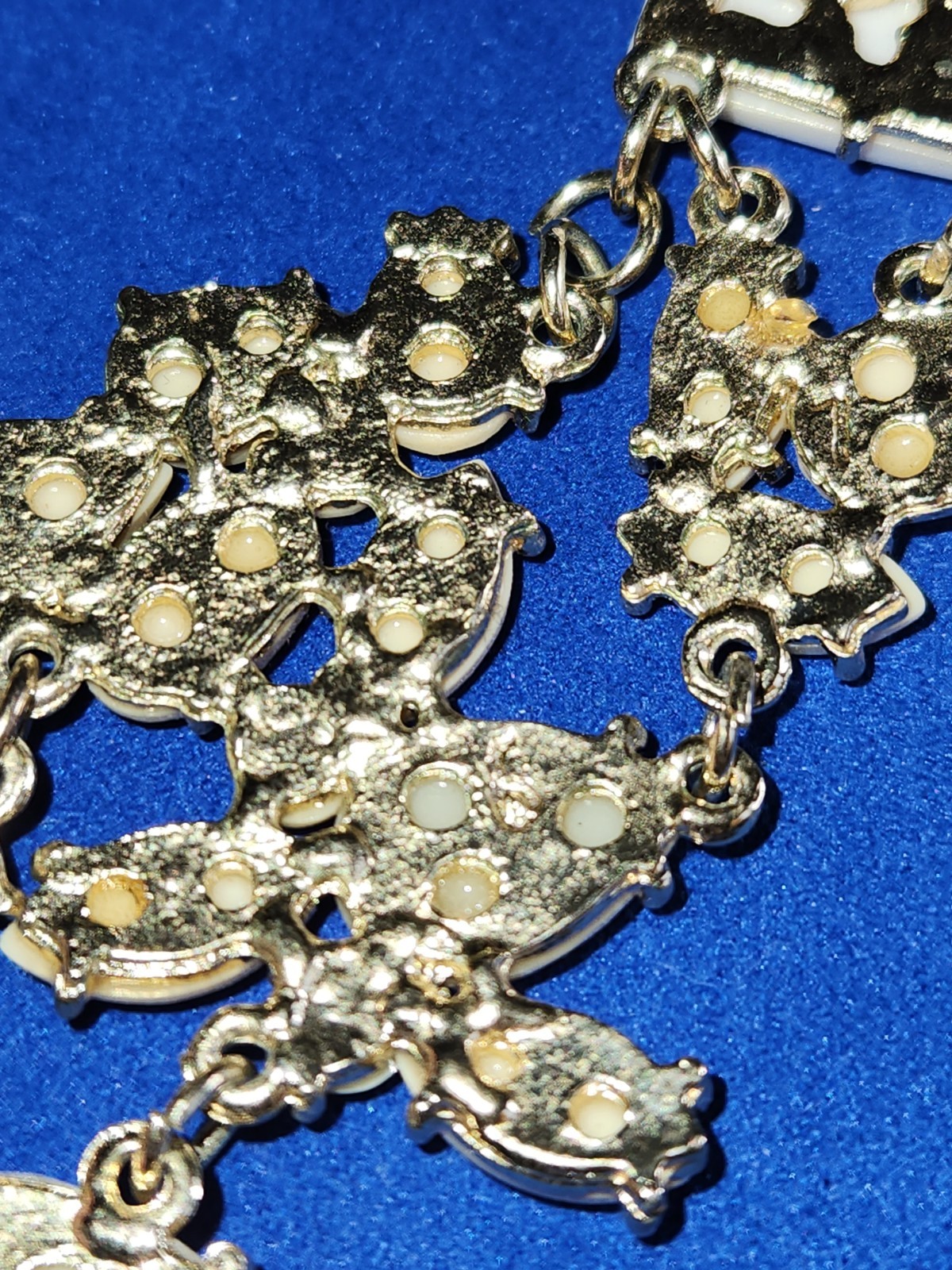 Off White Flower Large Statement Necklace 26” Runway Capable Trendy Formal