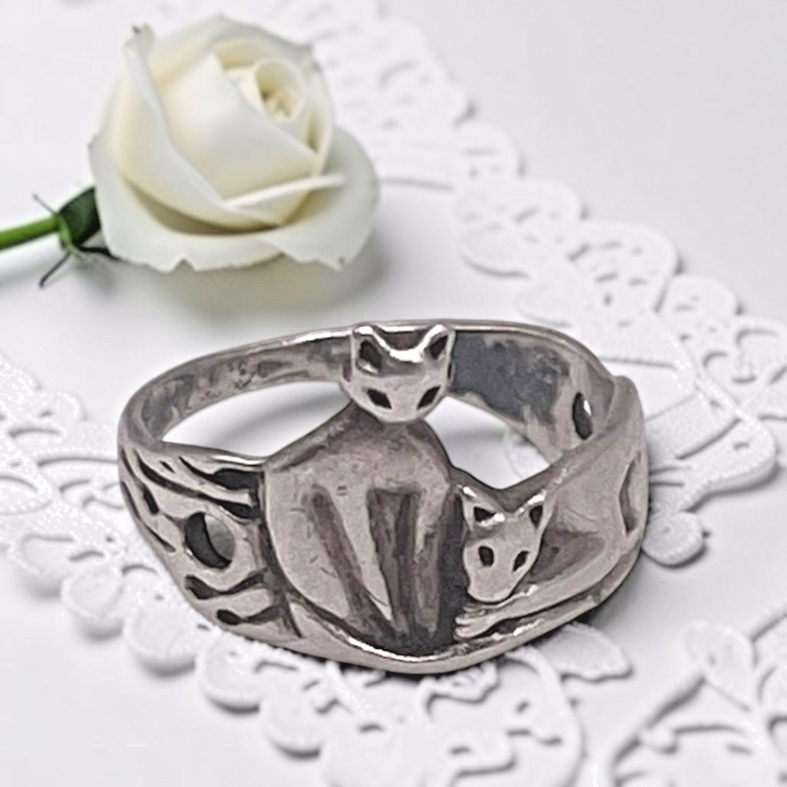 Vintage Etched 2 Cats 925 Sterling Silver Band Ring, size 5.25