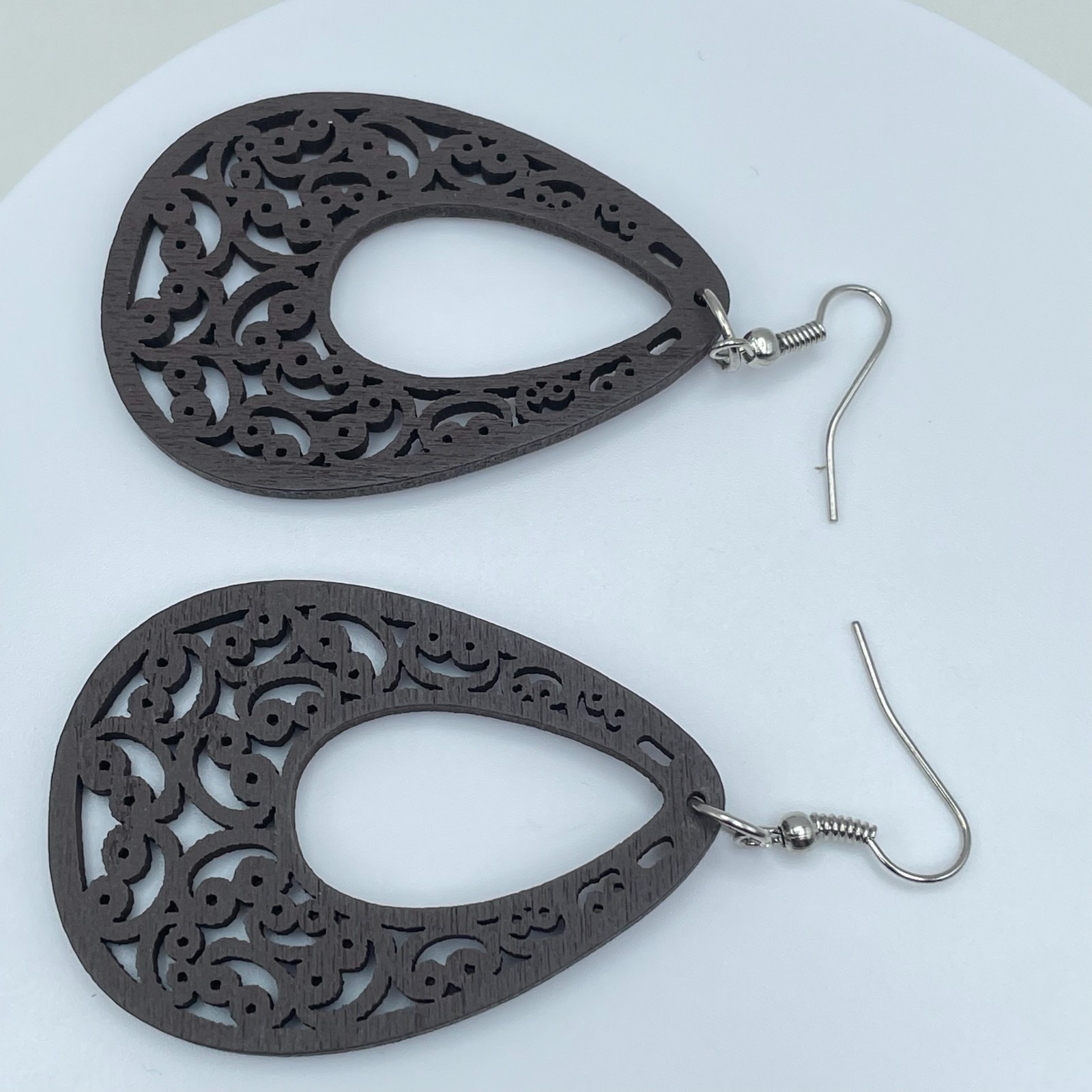 Vintage 90s Brown Wood Filigree Teardrop Dangle Earrings Boho Hippie Fashion Y2K