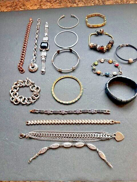 Lot Of 17 Pieces Of Costume Bracelets To Wear Or Resell