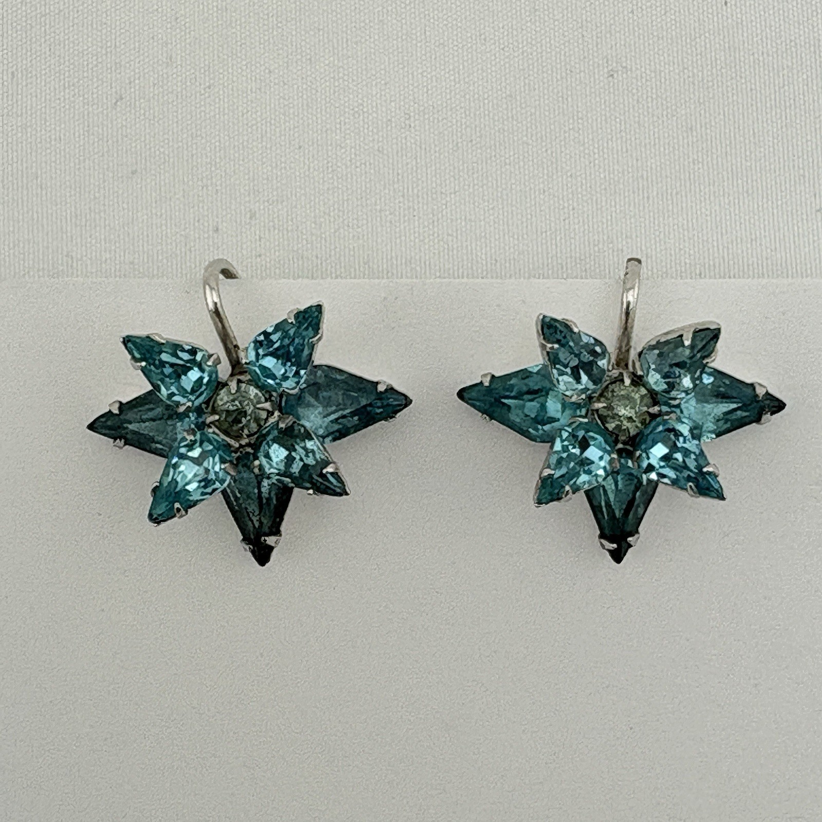 Vintage Bright Aqua Blue Star Screw back Earrings Silvertone 1950’s Retro
