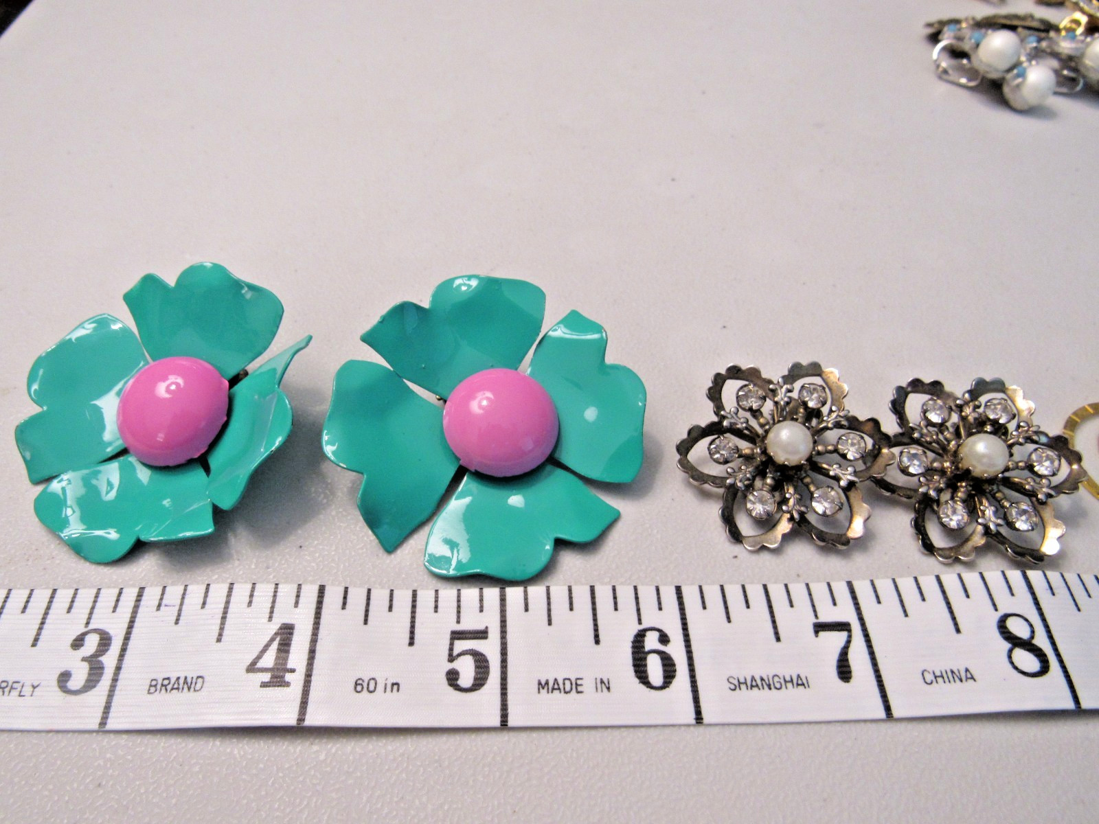 LOT OF 33 VINTAGE EARRINGS CLIP SCREWBACK ENAMEL RHINESTONE EISENBERG SARAH COV