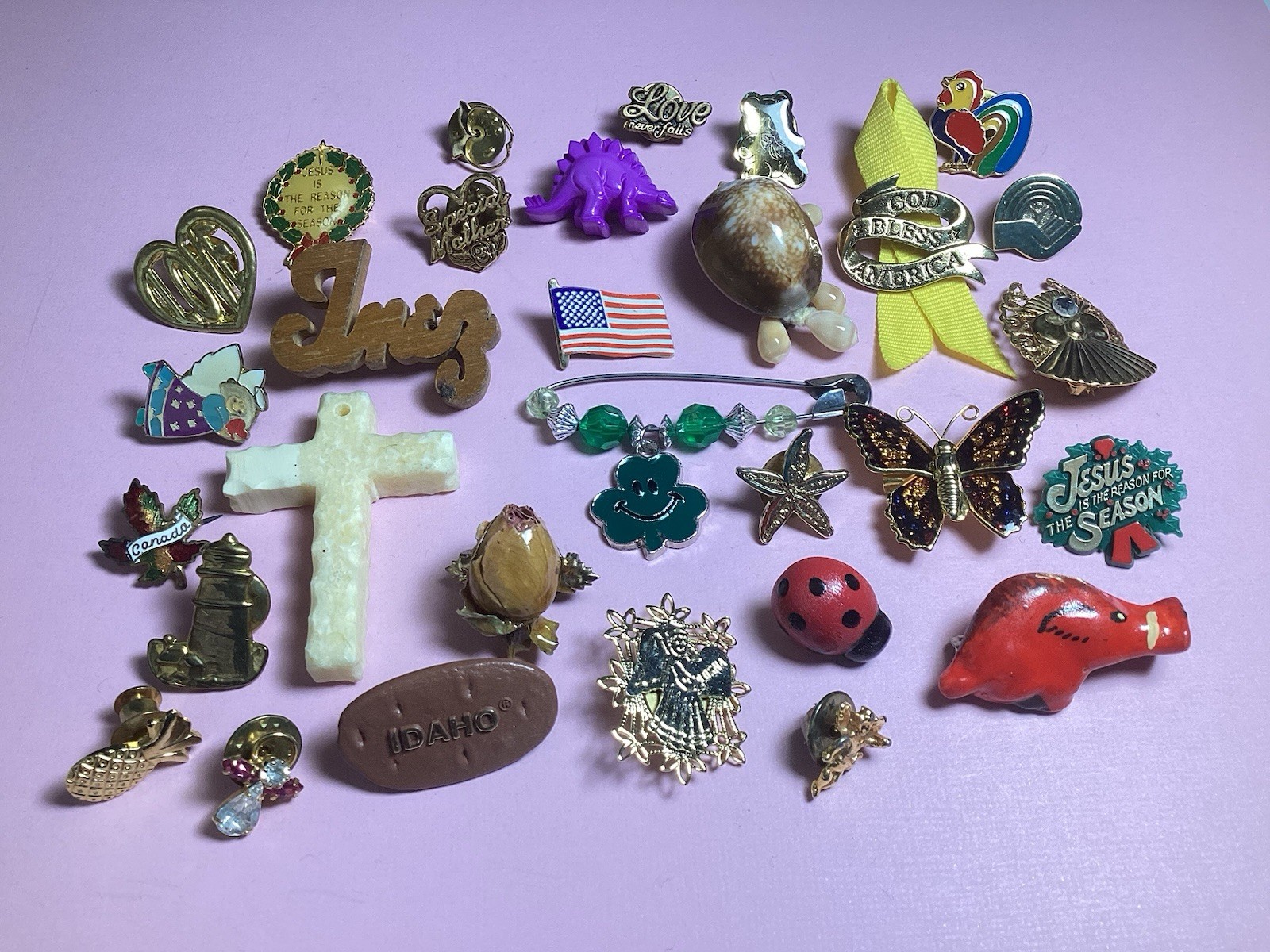 Lot of 30 Novelty Pins and Brooches Vintage to Now Animals Bugs Angels Plus More