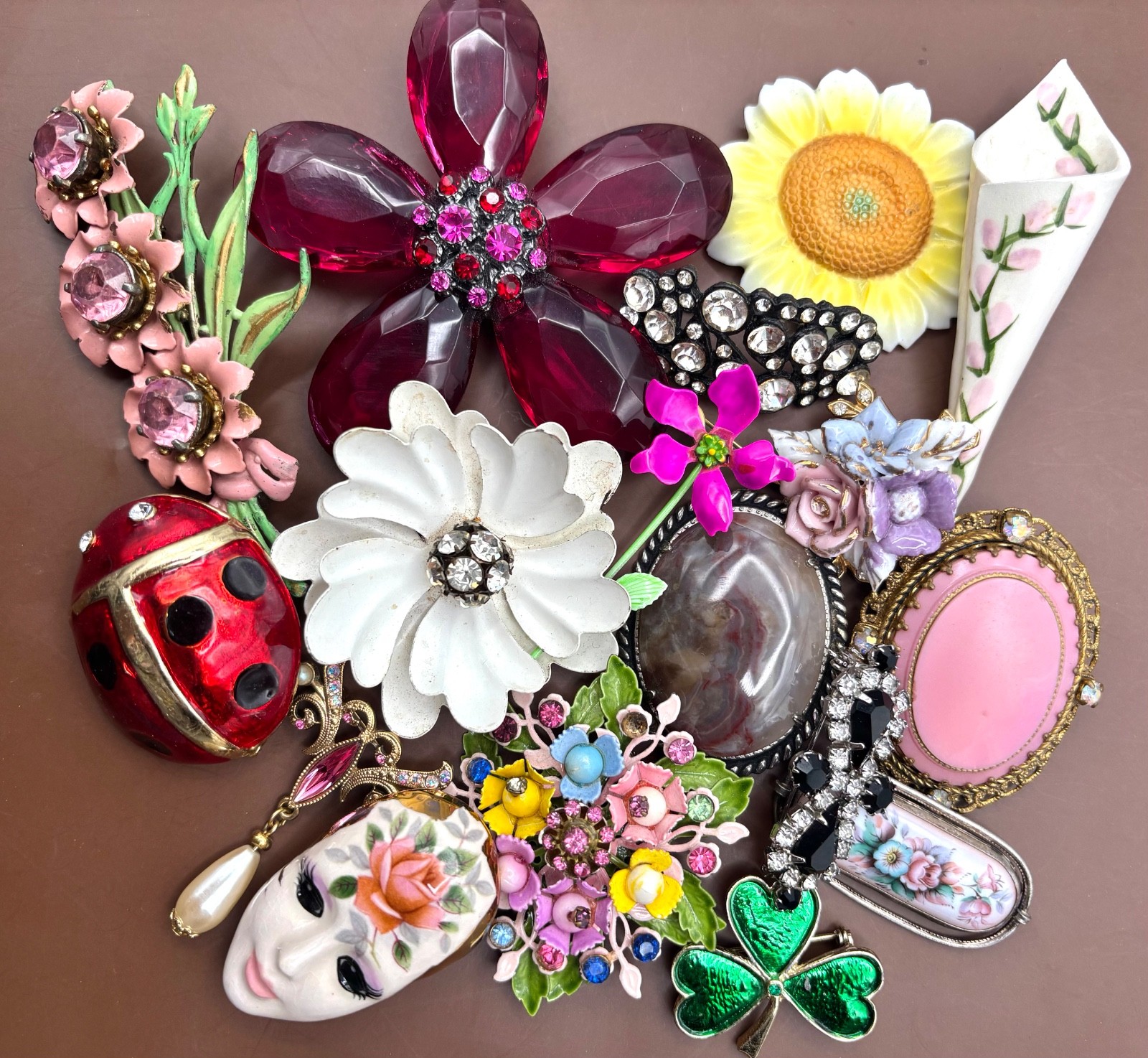 Vintage to Mod flower brooch LOT~17 Pieces~Huge Lady Bug~Porcelain~Spring💐