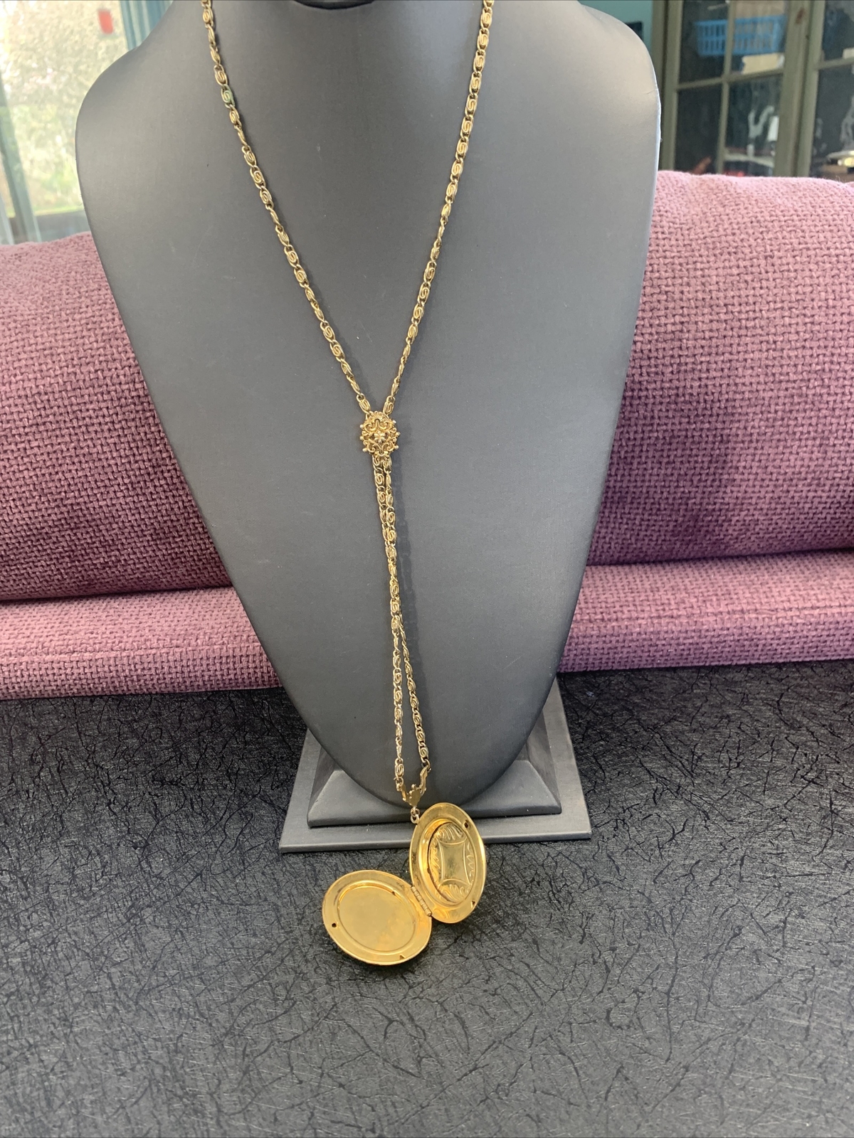 vintage 1950s mid century lariet picture locket gold tone pendant necklace 30”