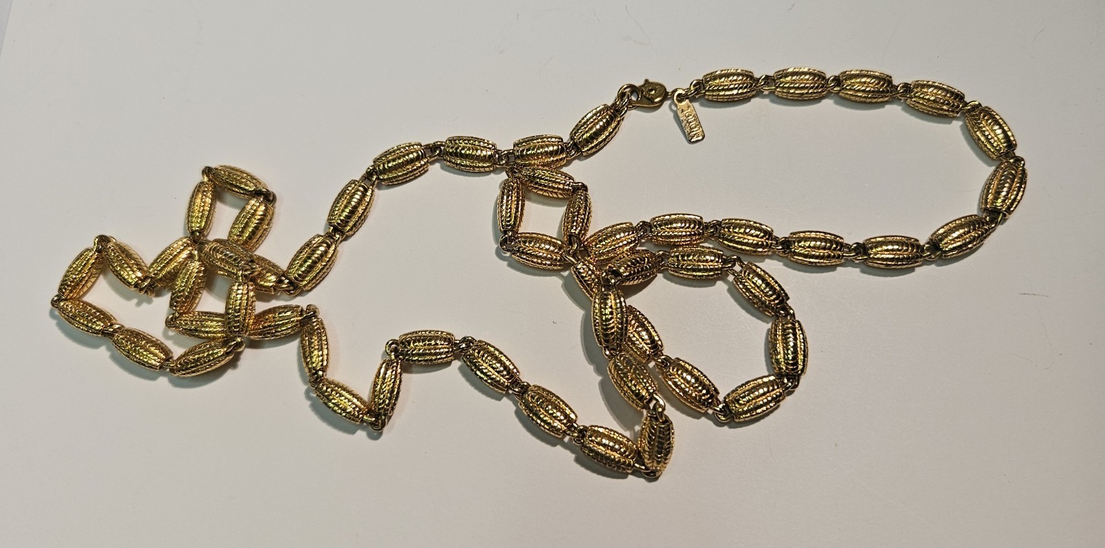 BEAUTIFUL VINTAGE 1980’S SIGNED MONET GOLD-TONE CORN COB 30″ NECKLACE