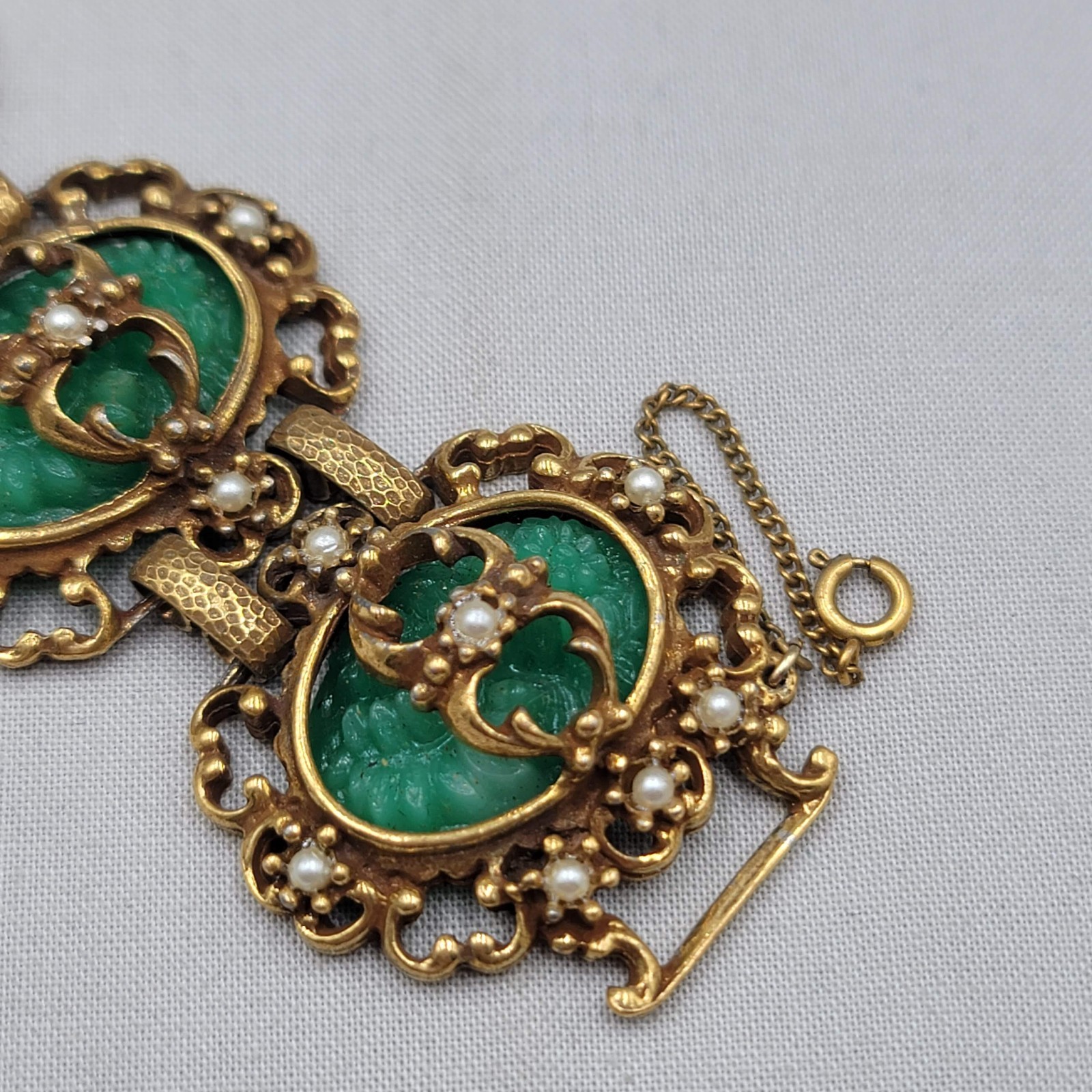 Judy Lee 1968 Spanish Moss Molded Jade Glass Cabochon Bracelet Earrings Set