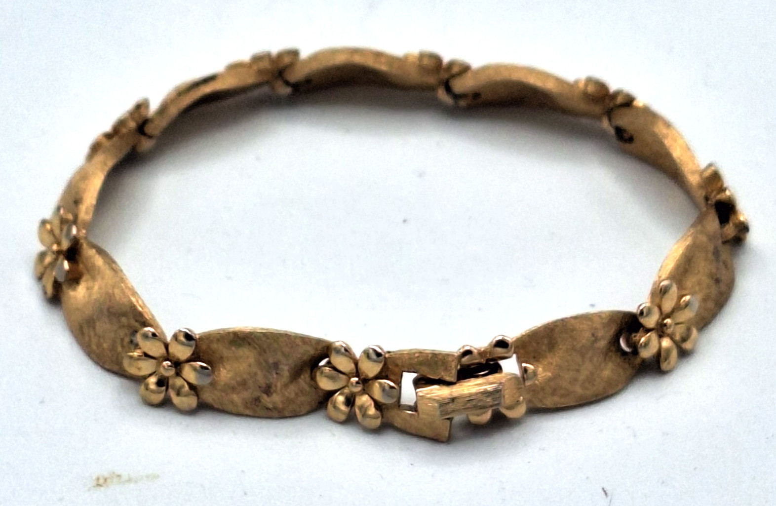Vintage Crown Trifari Bracelet Birthday Series Gold Tone Ribbon Daisy Flowers