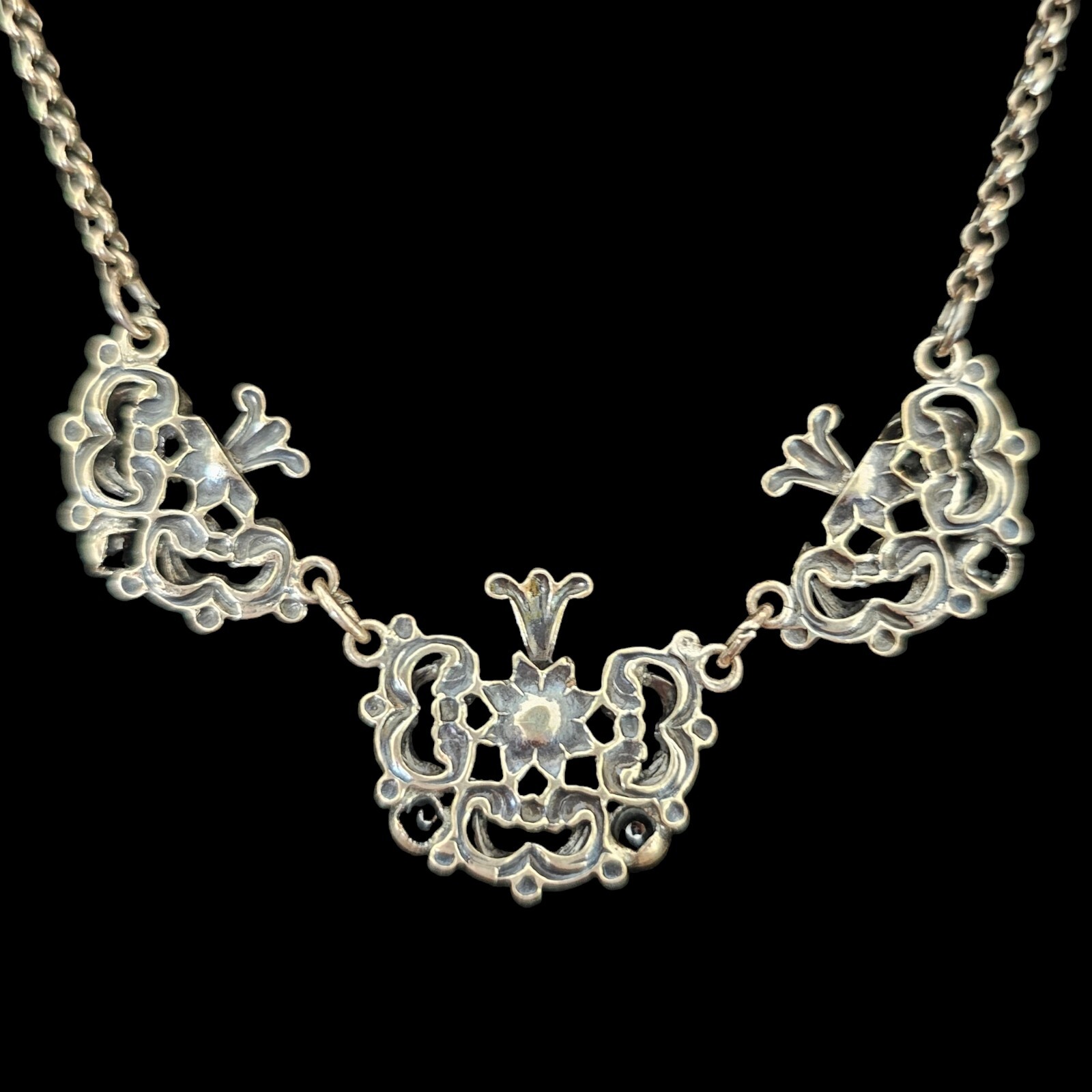 Vintage Mid-Century MN 835 Silver Traditional Floral Design 3D Necklace
