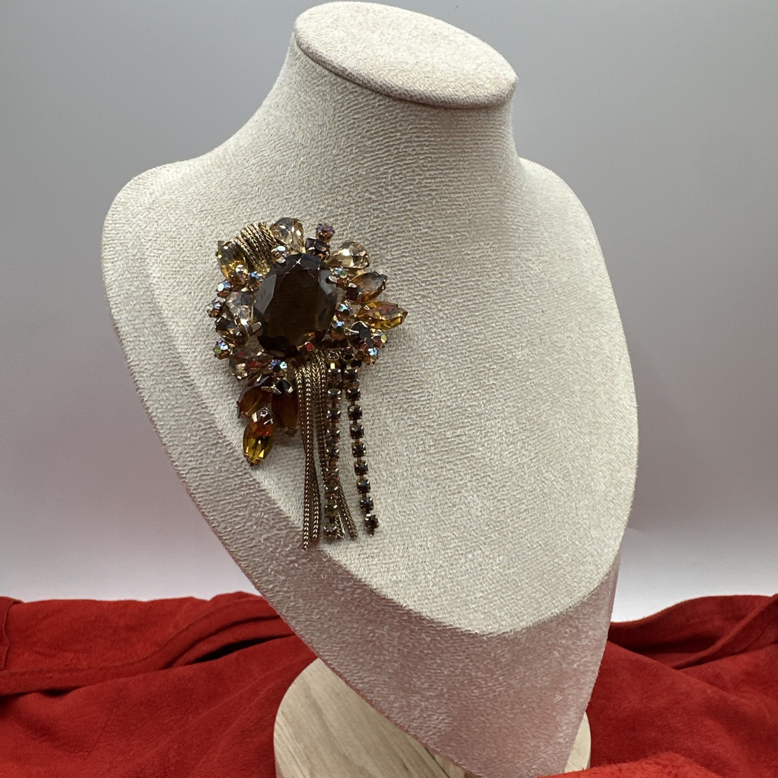 Vtg ‘50/‘60 Alice Caviness Brooch. Crystal/ Glass and dangling fringe. See pics.