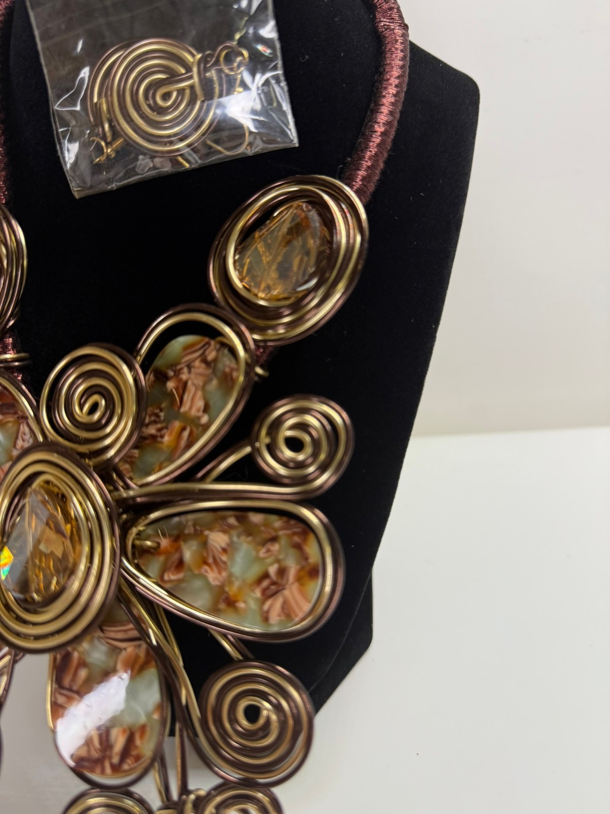 Celluloid Acetate Metal Wire Flower Statement Necklace Set