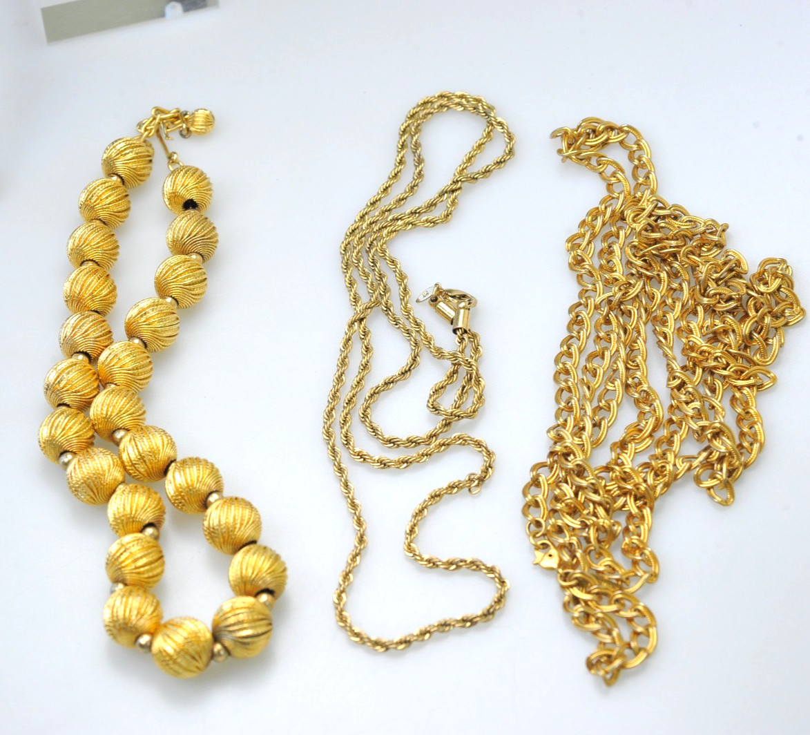 Necklace Lot Vtg Napier Monet Avon Gold tone ** All have a lot of wear XL5