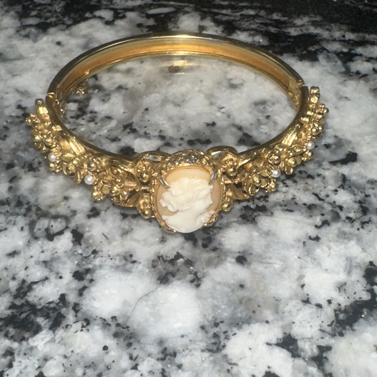 Vintage FLORENZA Bangle Bracelet Cameo Seed Pearls Gold Tone Hinged 6 1/4”