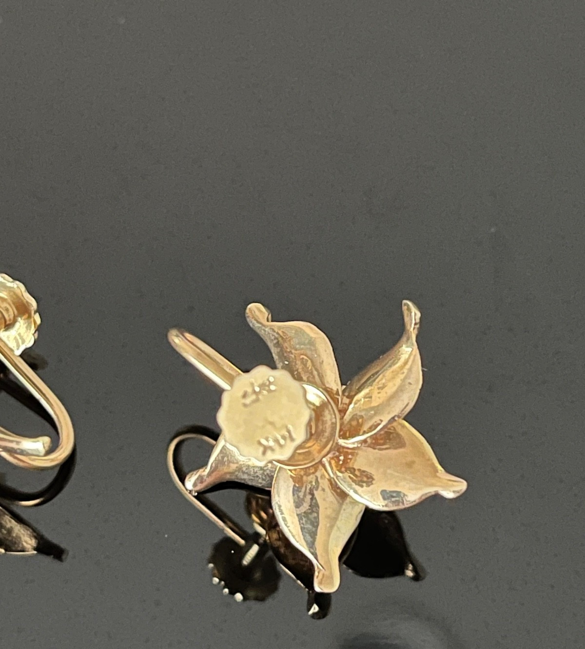 Vintage Solid 14K gold Flower pin and matching Screw back earrings, Fisher DsVa