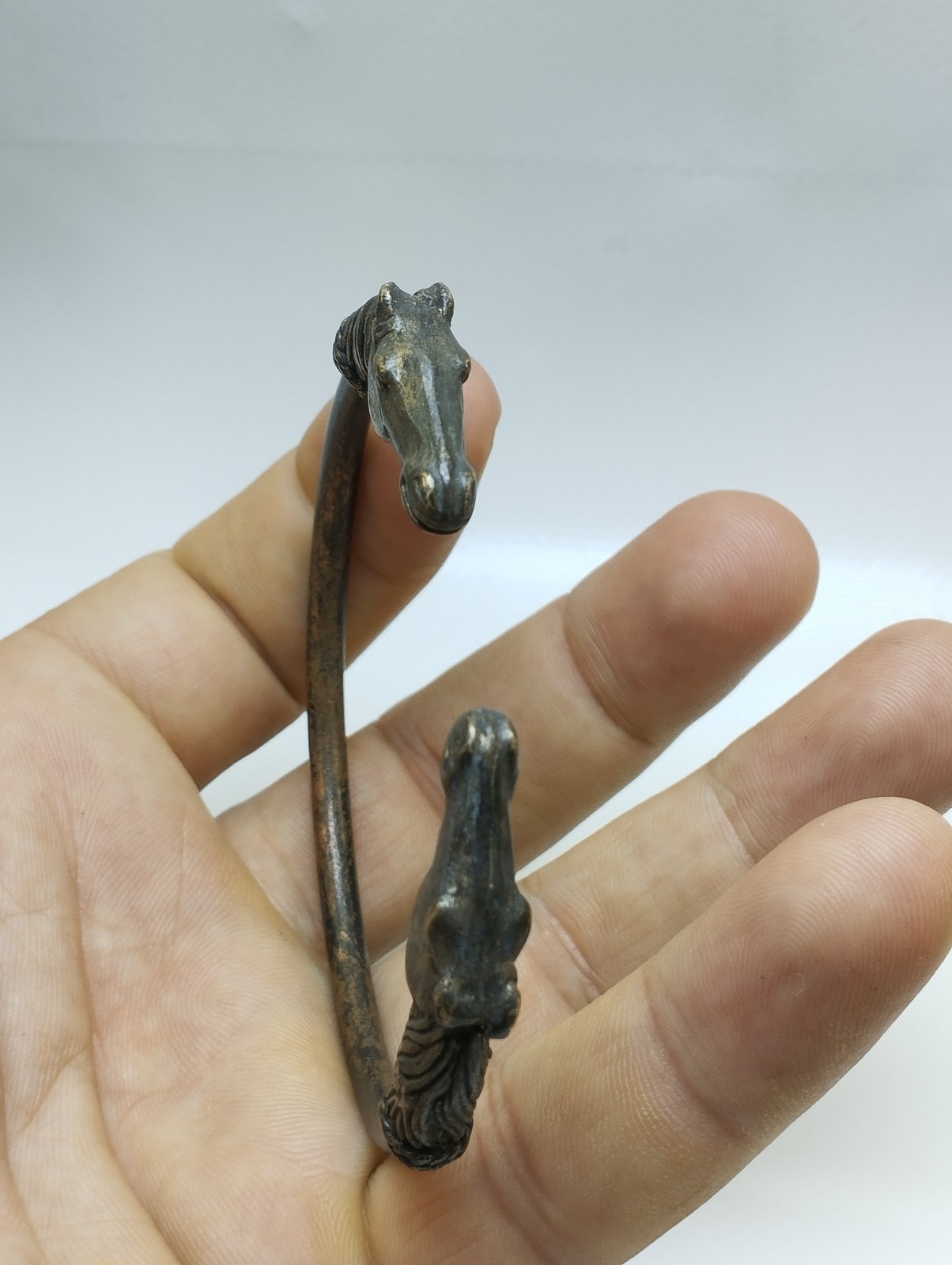 A GENUINE RARE ANCIENT VIKING BRACELET BRONZE COLOR HORSE ARTIFACT ANTIQUE