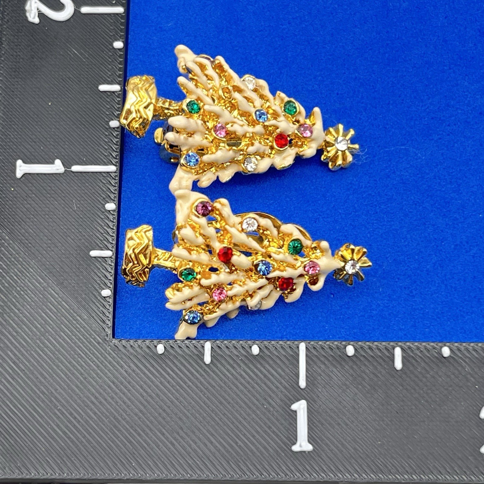 Vintage Christmas Tree Jewelry Set Brooch Clip On Earrings White Snow Frosted