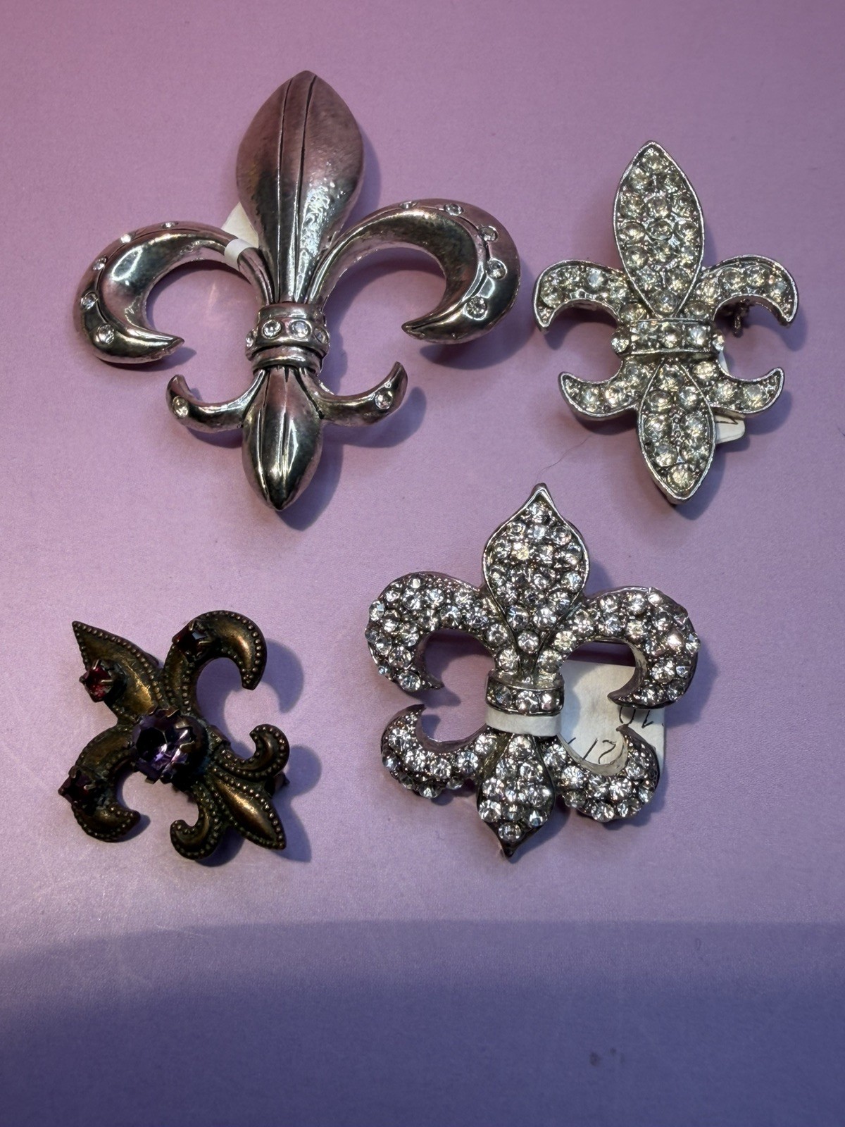 CLEARANCE 65+ Luxury Lot of Vintage and Used Brooches/pendants several Signed
