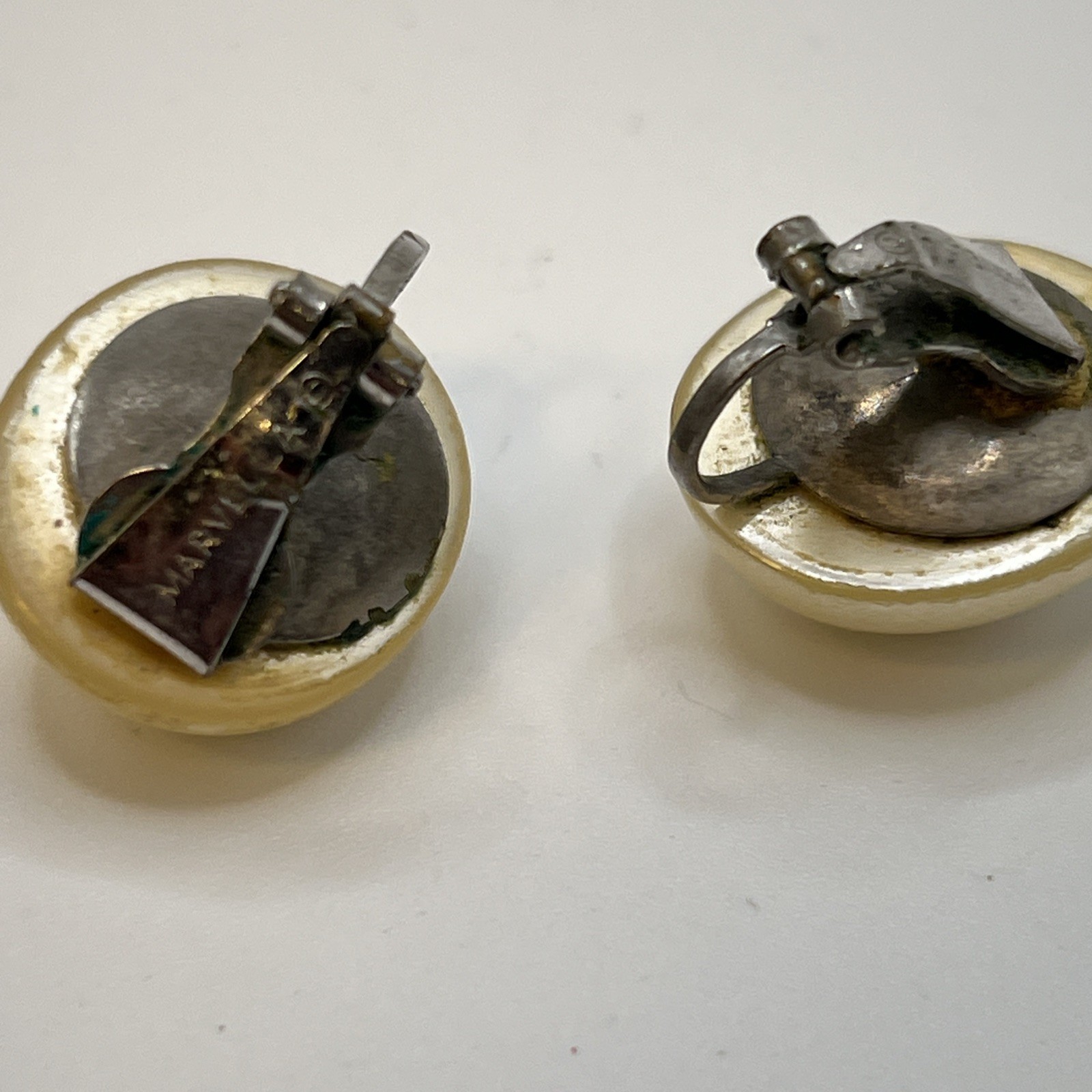 Vintage Marvella Clip On Earrings – Cream Circle