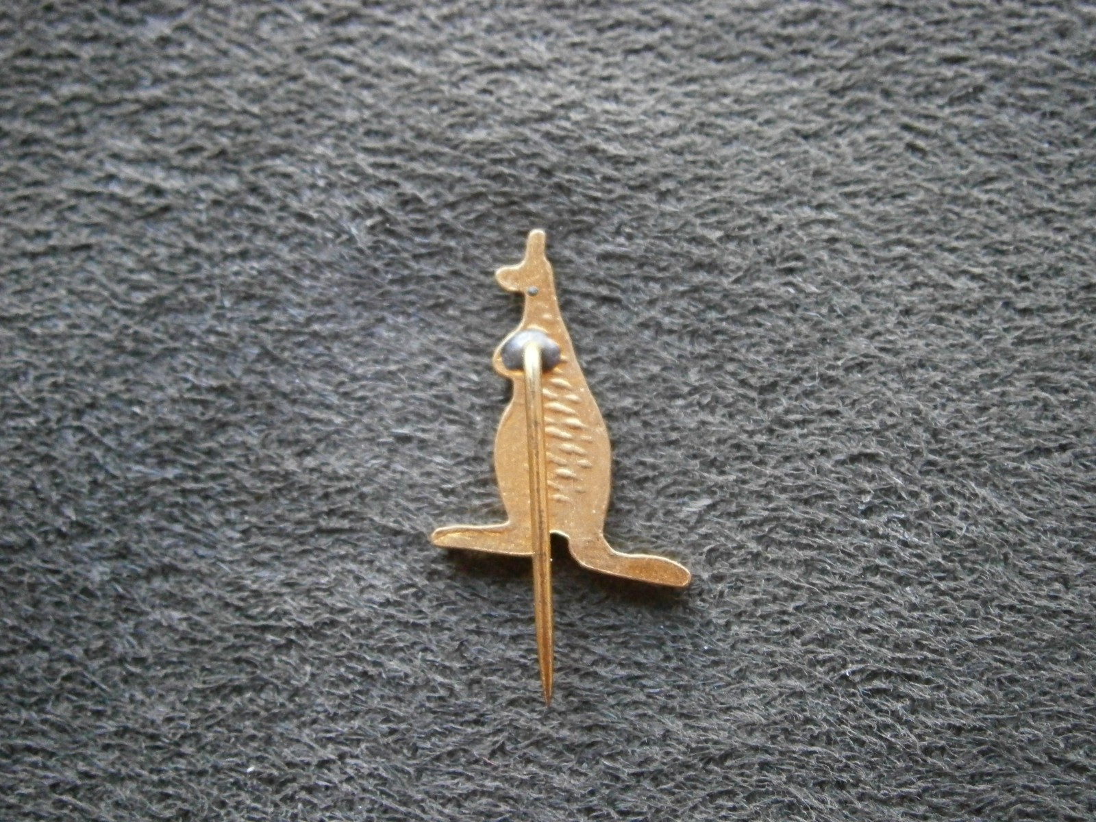 Kangaroo Australia Vintage Goldtone SHORT Stick Pin Lapel Pin