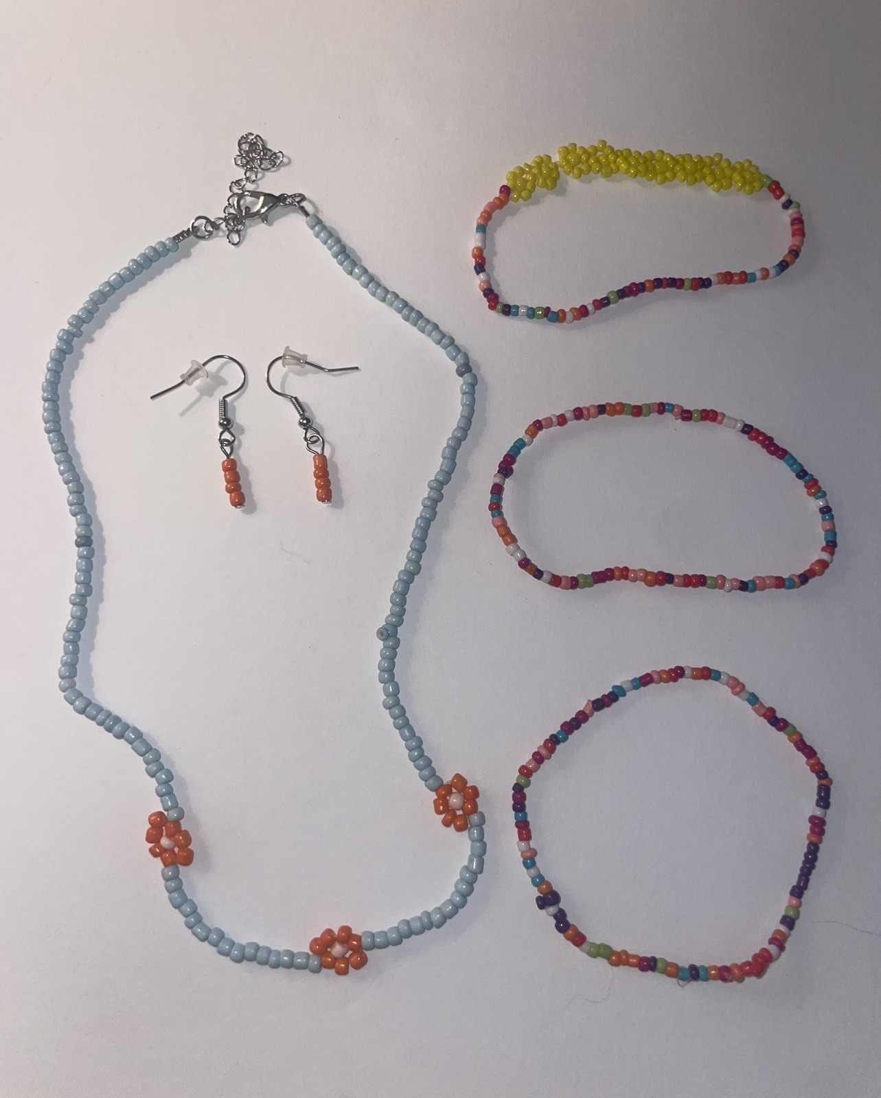 Lot of Vtg y2k funky handmade microbead flower w/ necklace, bracelets & earrings