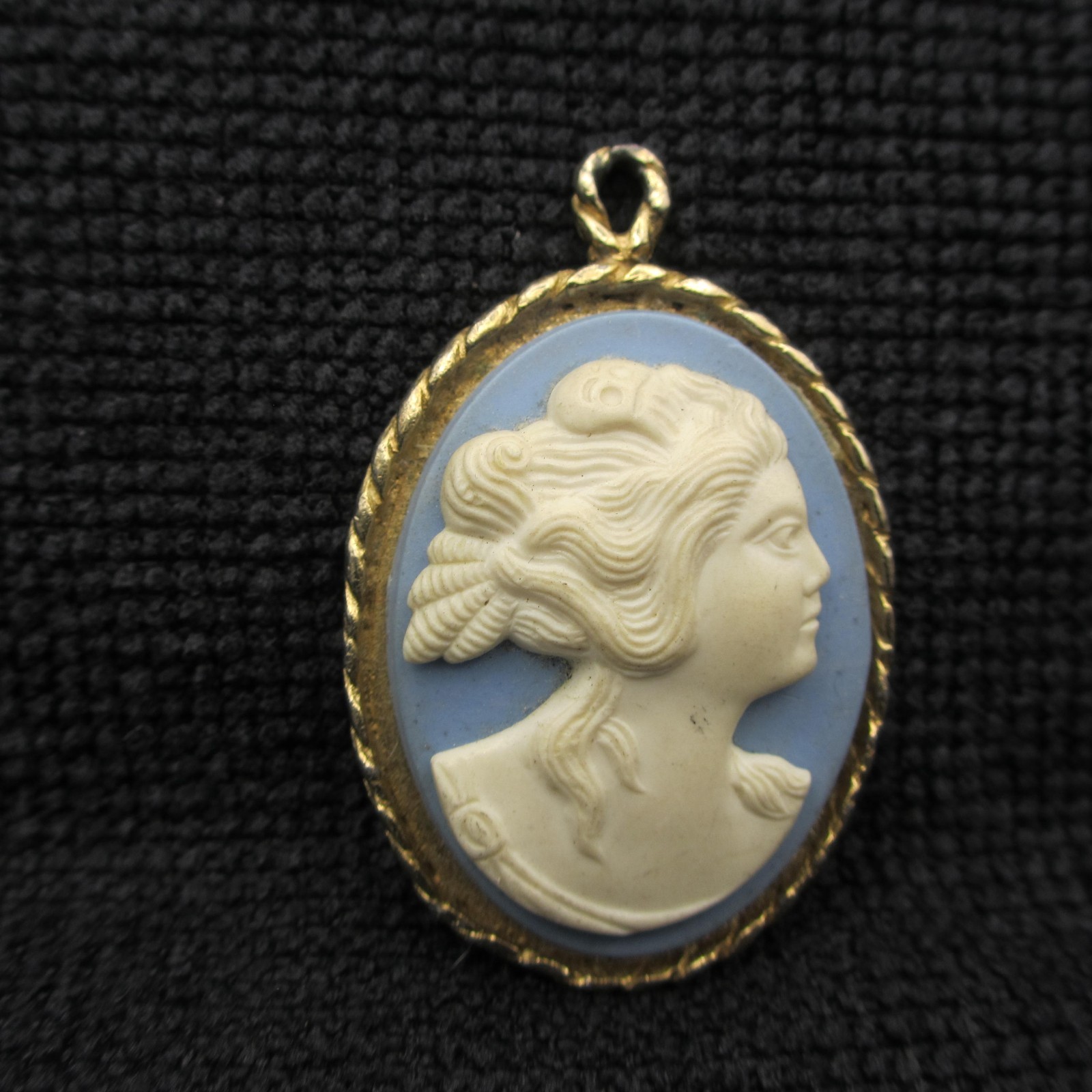 Vintage Cameo Pendant Lady On Blue Background Resin Gold Tone Frame