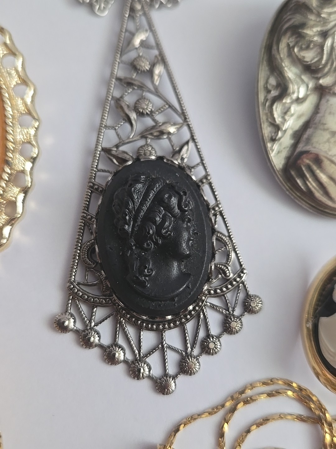 Vtg Modern Resin Cameo Pins Brooch Pendant Necklace Earrings Lot