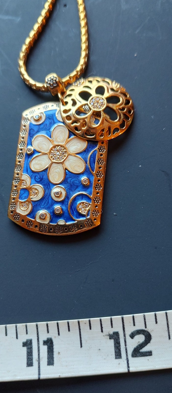 Floral gold-tone Enamel Floral Pendent Necklace 18″ very good vintage conditions