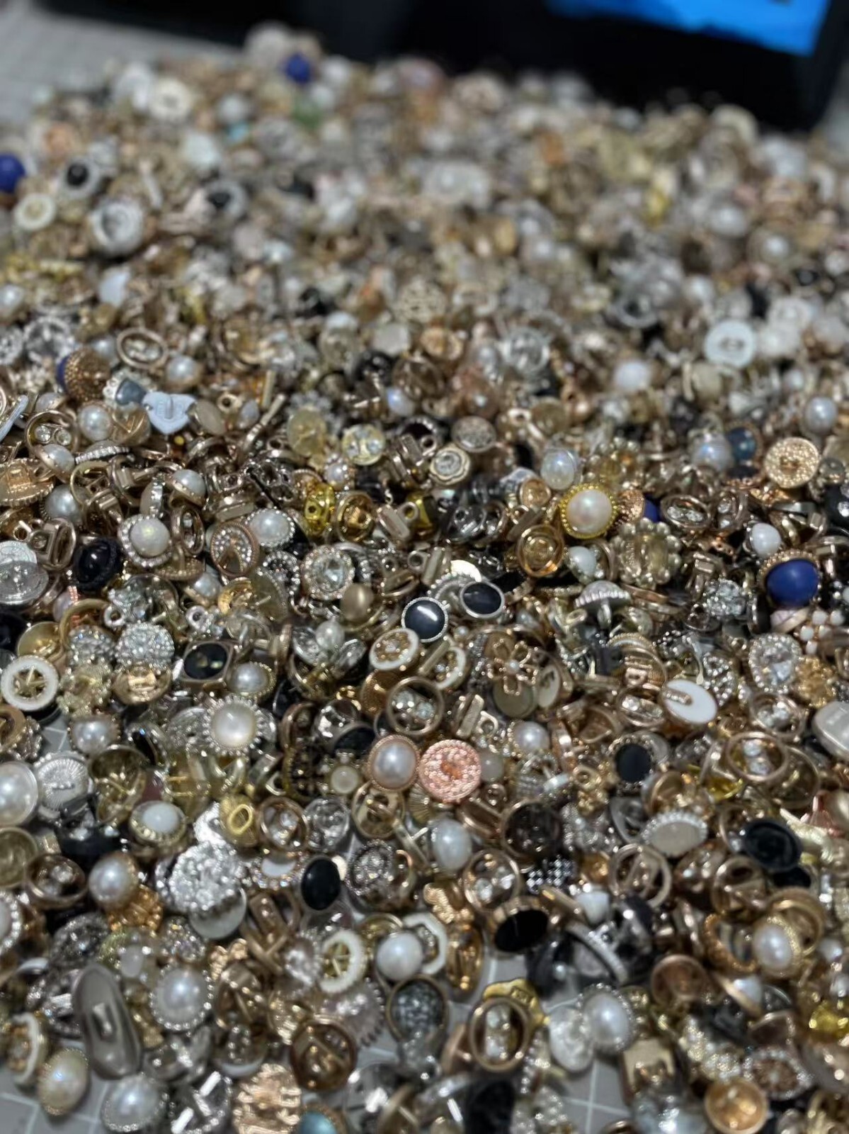 50pcs Vintage-now Costume Jewelry makeing Lots button Read Description