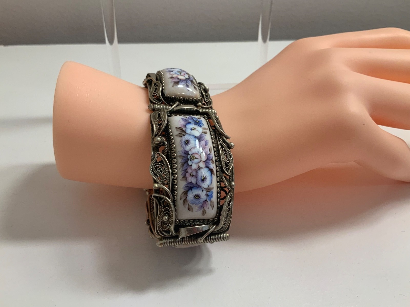 VINTAGE MORE THAN 50 YEARS OLD ENAMEL WOMEN BRACELET & EARRINGS GREAT CONDITION