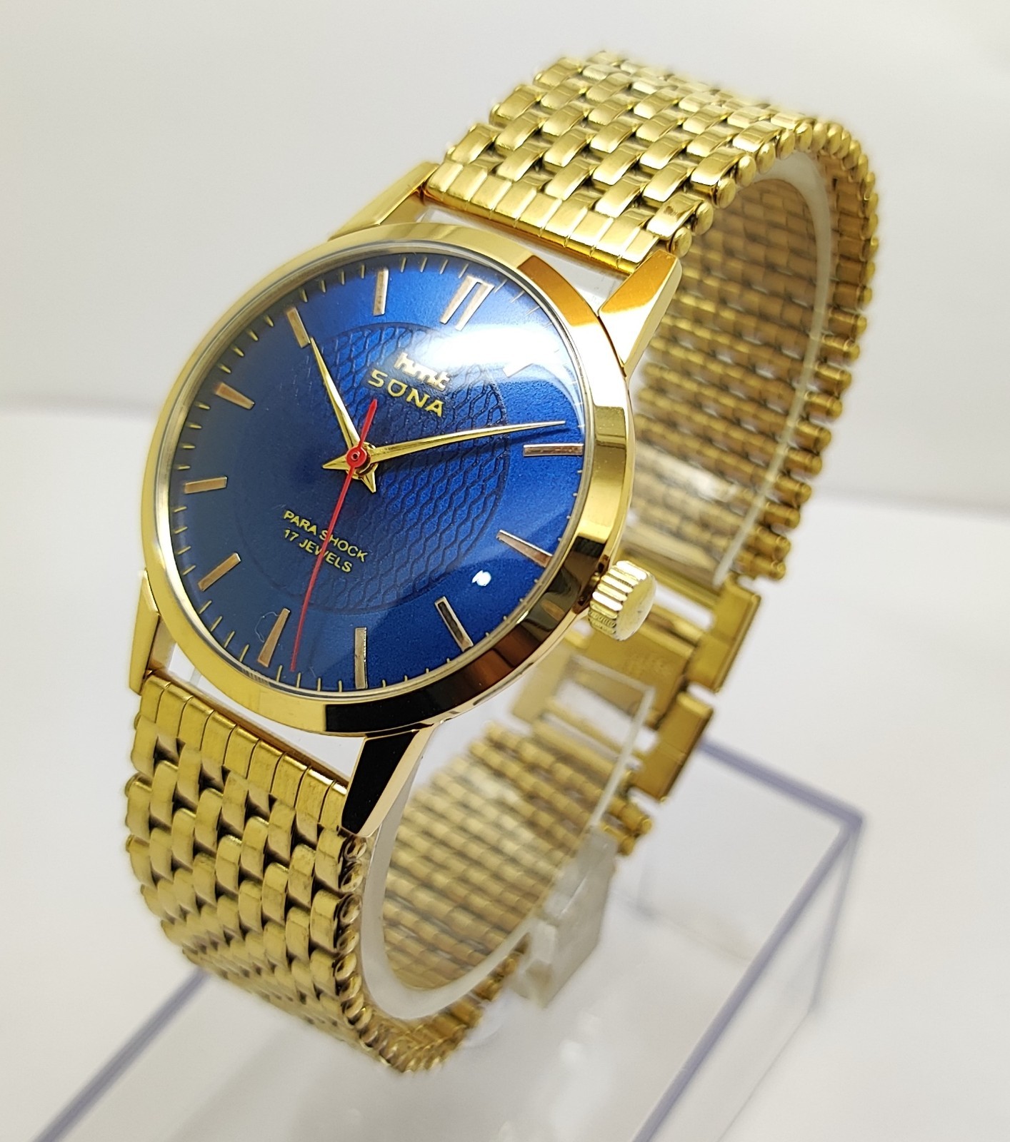 Vintage Hmt Sona Blue Dial 17 Jewels Para Shock Mechanical hand winding Watch