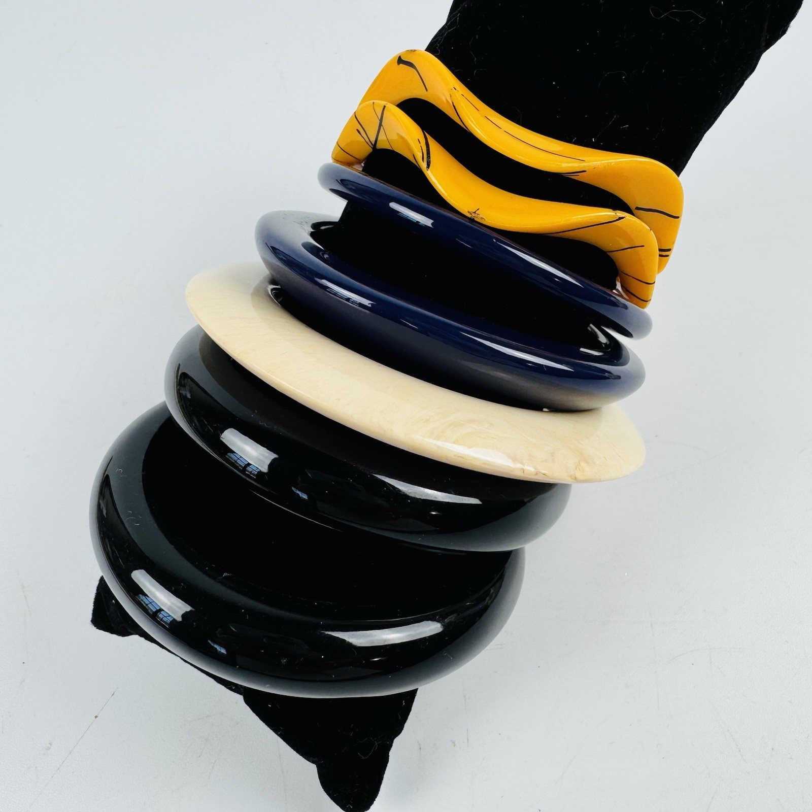 Vtg Bangle Bracelet Lot 7pc Chunky Resin Acrylic Blue Black Cream Yellow Retro