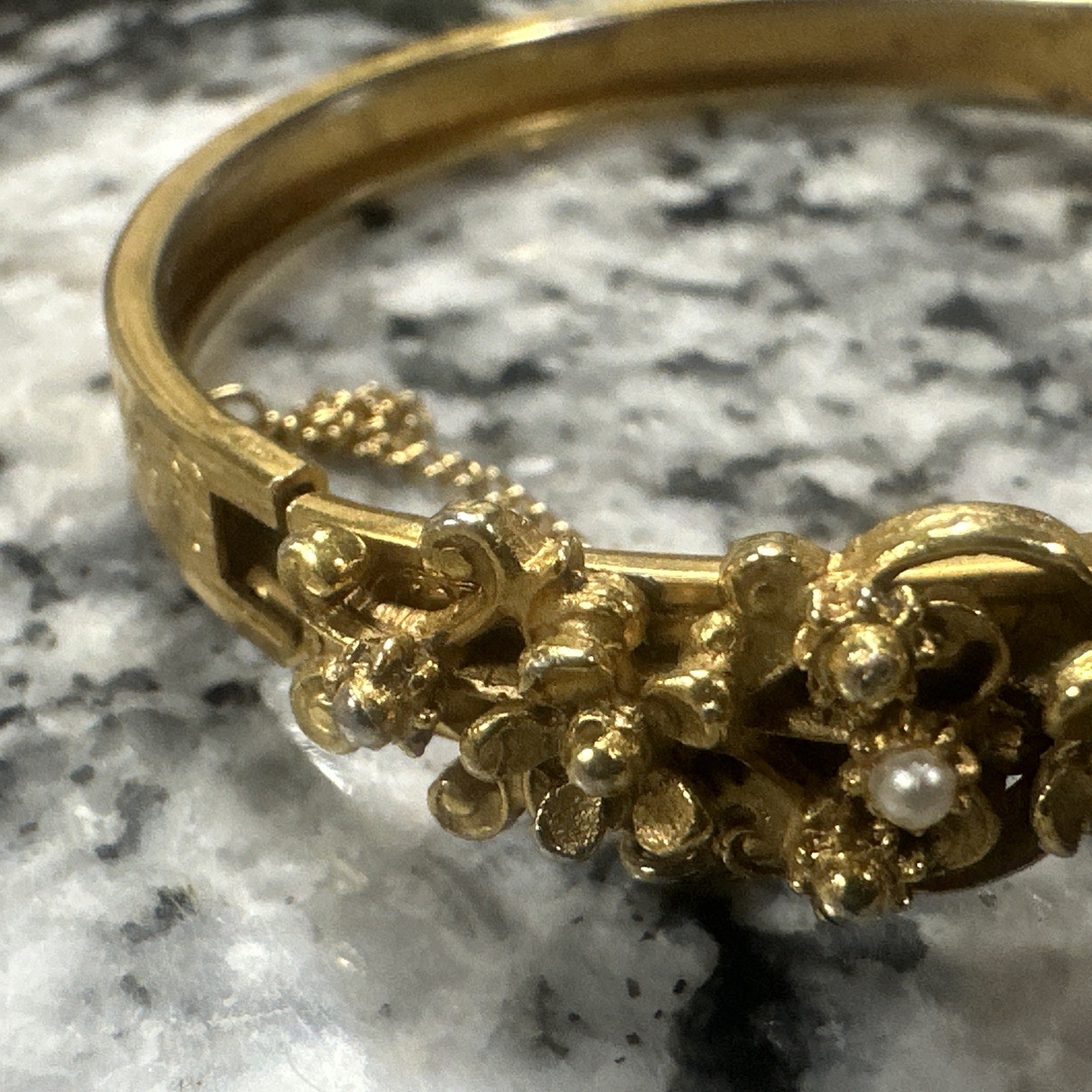 Vintage FLORENZA Bangle Bracelet Cameo Seed Pearls Gold Tone Hinged 6 1/4”