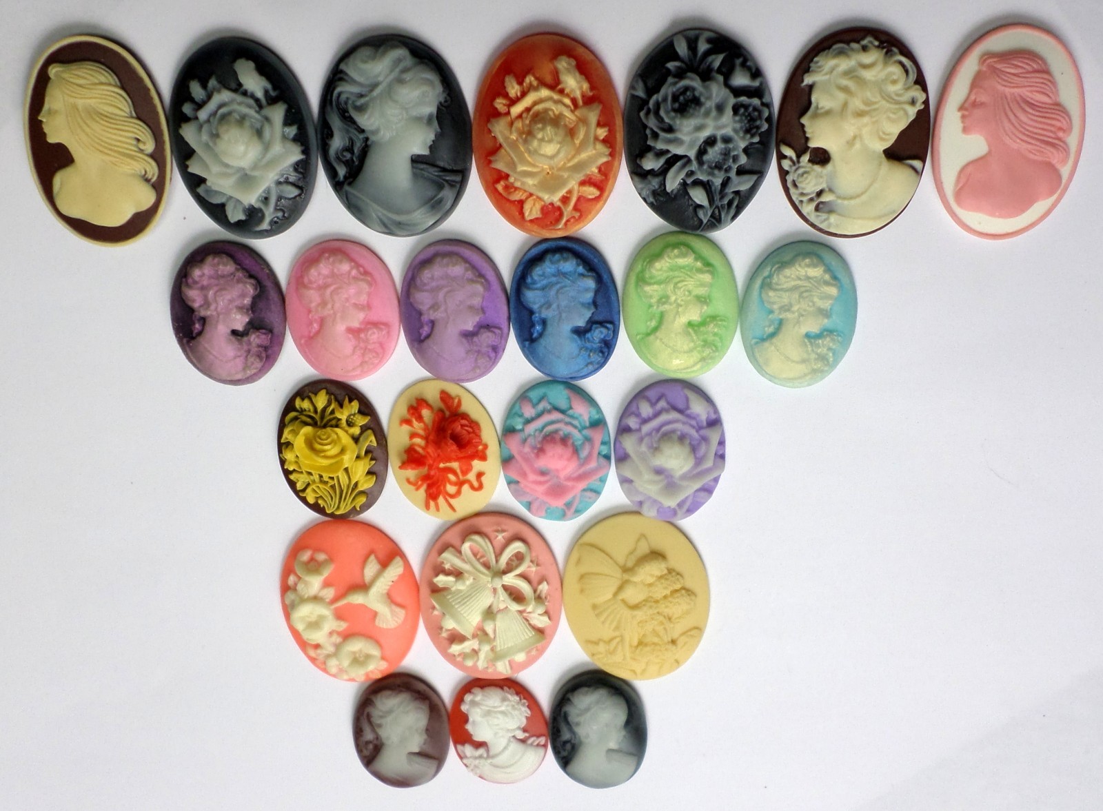 23 of 27-40mm Mixed Lot of Vintage Oval Cameos Cabs, for Pendant Settings Mint