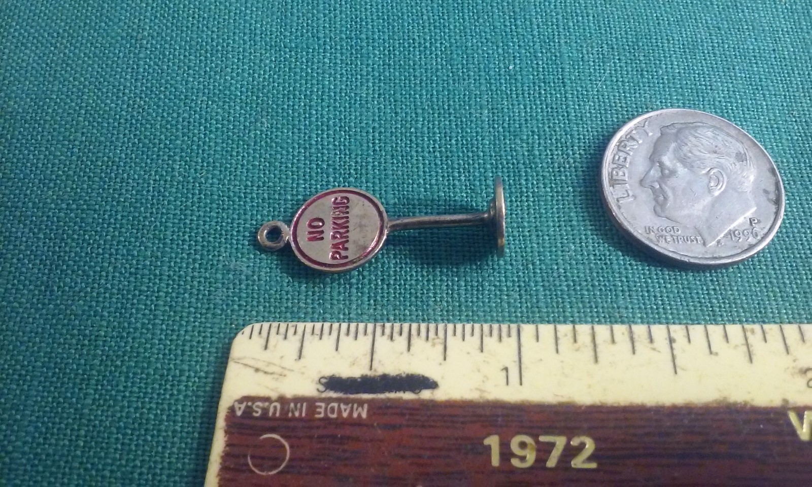 Vintage Silver-Tone Metal “No Parking” Stand-Up Mini Sign Pendant Bracelet Charm