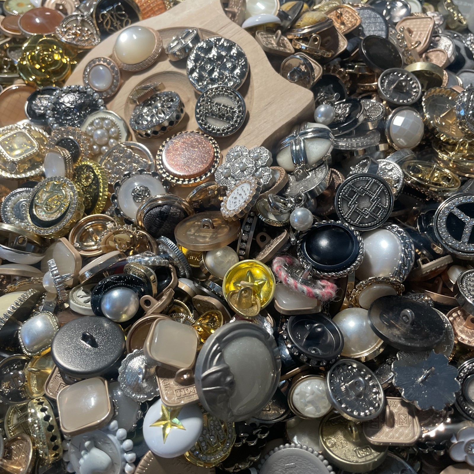 50pcs Vintage Style Metal Buttons Mixed Lot Assorted Sizes Colors Sewing Craft