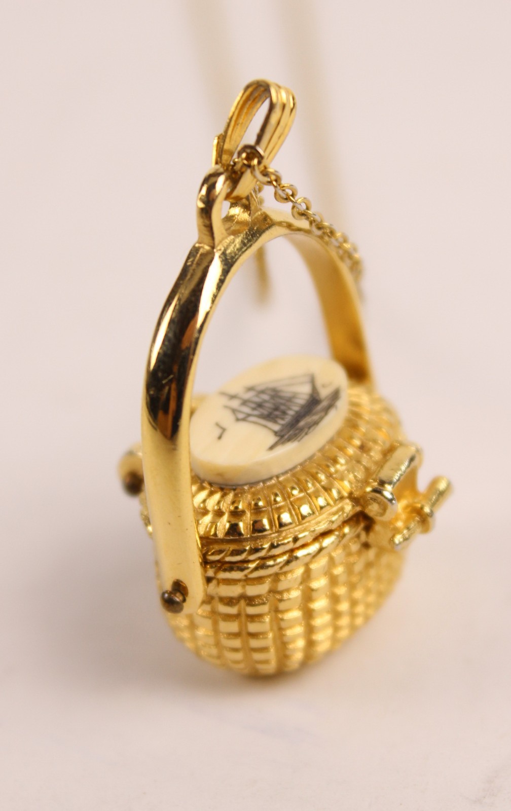 Vintage 1970s AL DOUCETTE Ship Scrimshaw Nantucket Basket with Handle Pendant