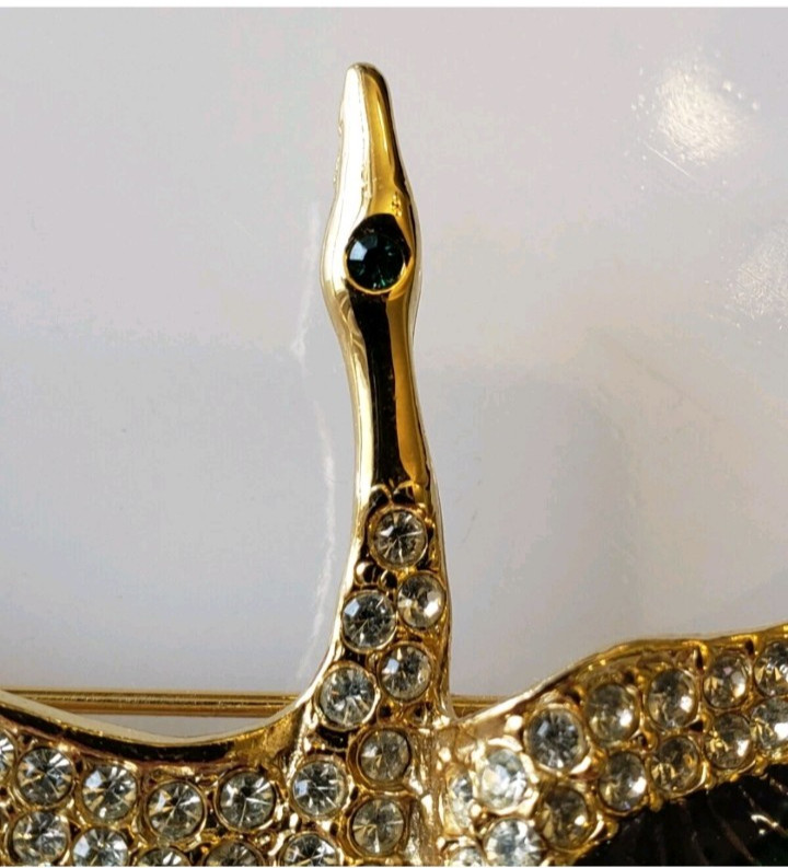 Vtg Giovanni Signed Stork Bird in Flight Gold Plated Enamel Clear Crystal Brooch