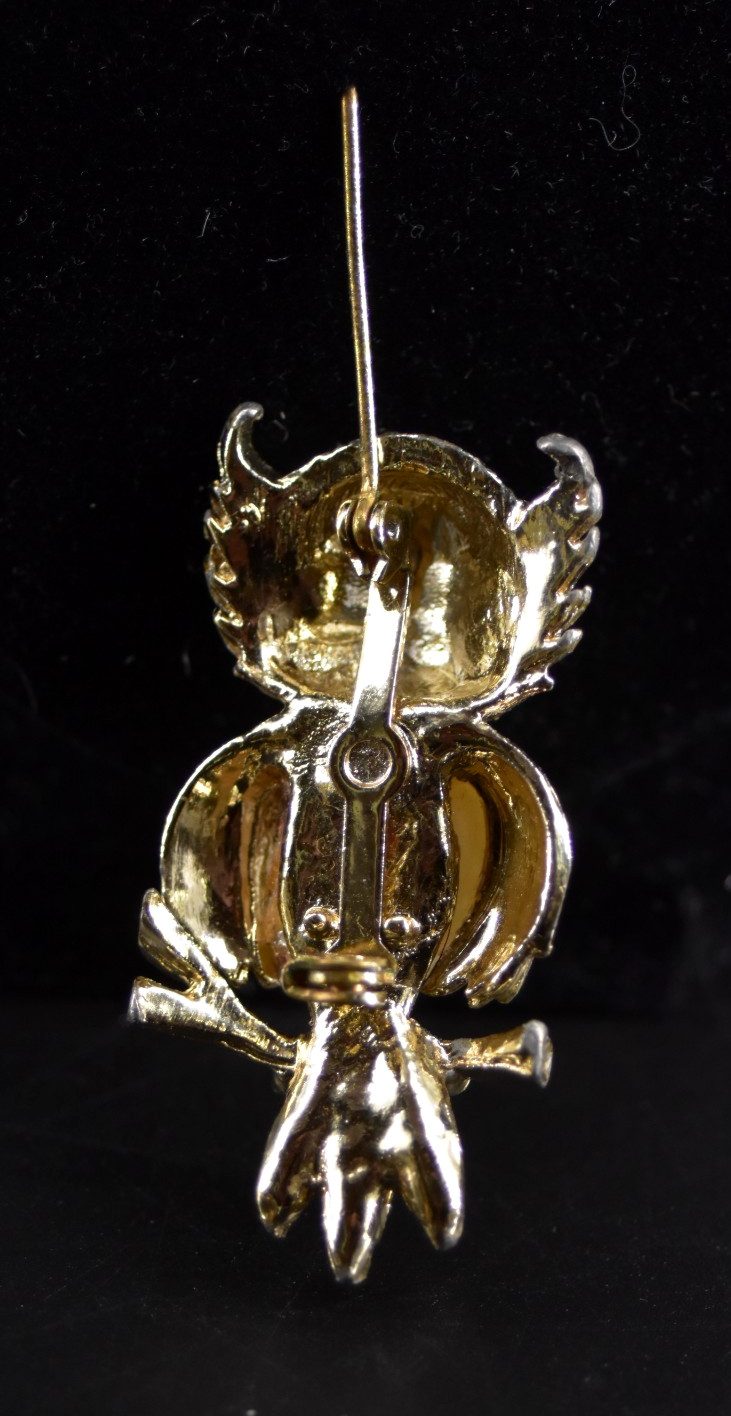 Vintage Green Eyes Owl Faux Pearl Rhinestone Enamel Gold Brooch 1.75″ Gold Tone
