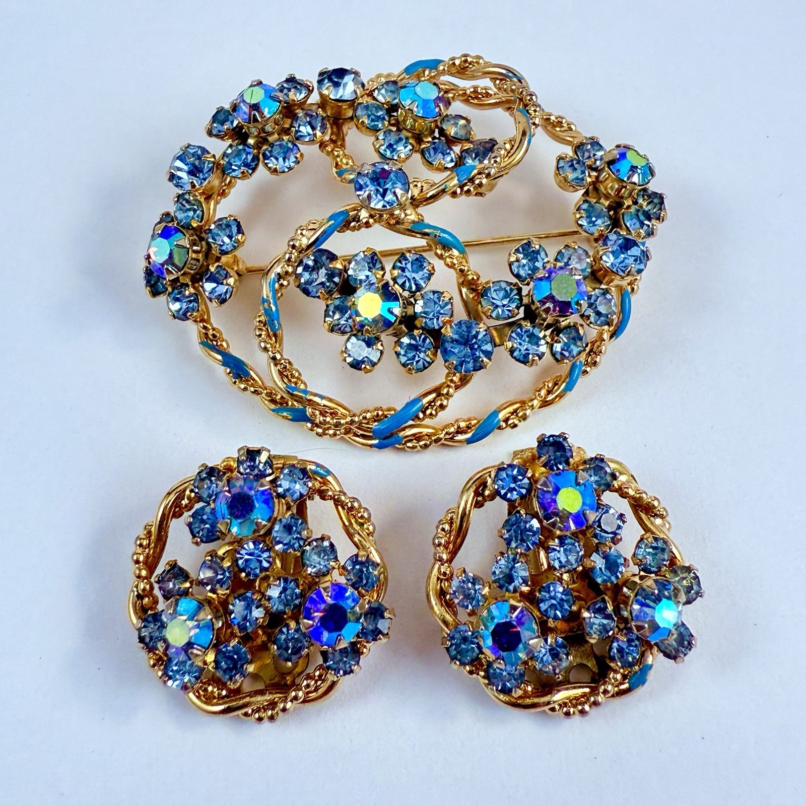 VTG KRAMER Blue & Purple AB Rhinestone Enameled Gold Tone Brooch & Clip Earrings