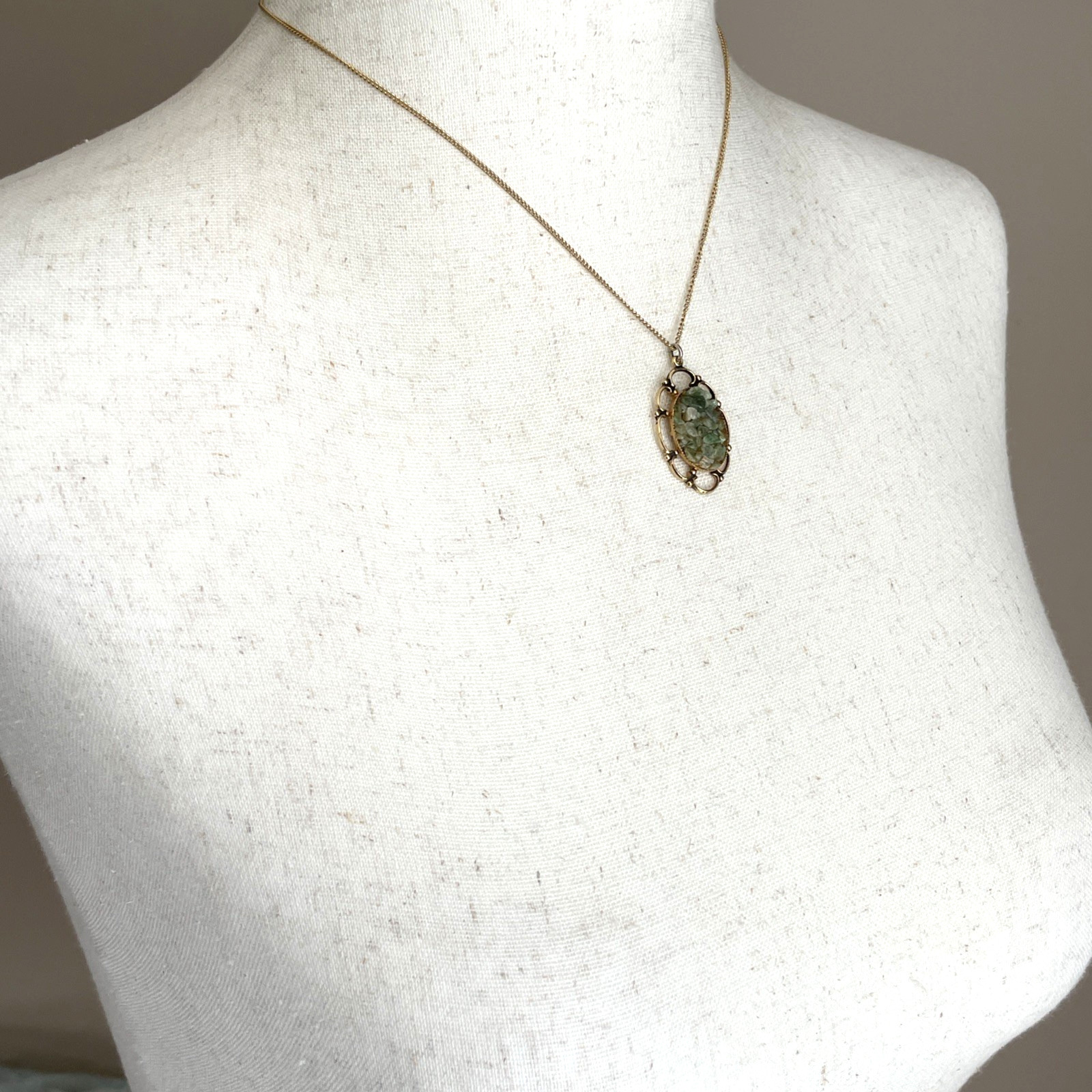 Crushed Jade 16″ Necklace Vintage Oval Pendant Necklace Green Cluster Stones