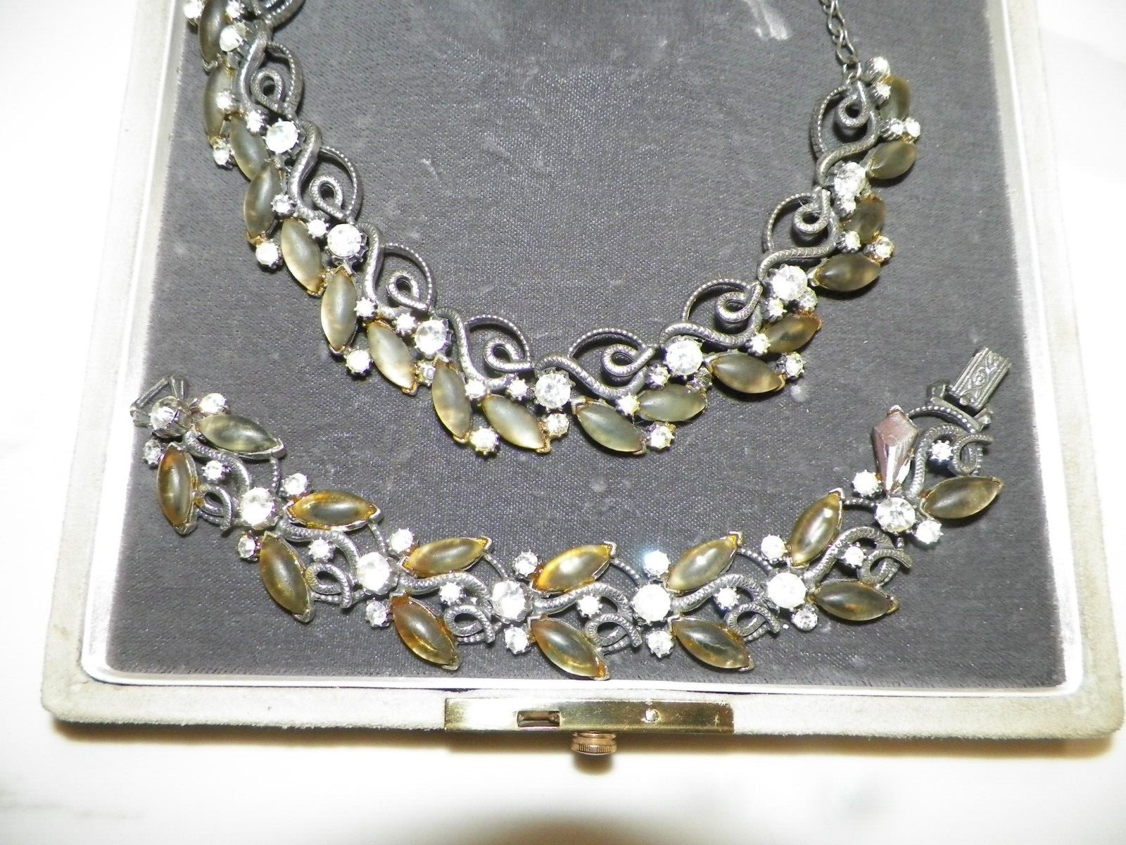 VINTAGE FLORENZA THREE PIECE NECKLACE, BRACELET & CLIP ON EARRINGS