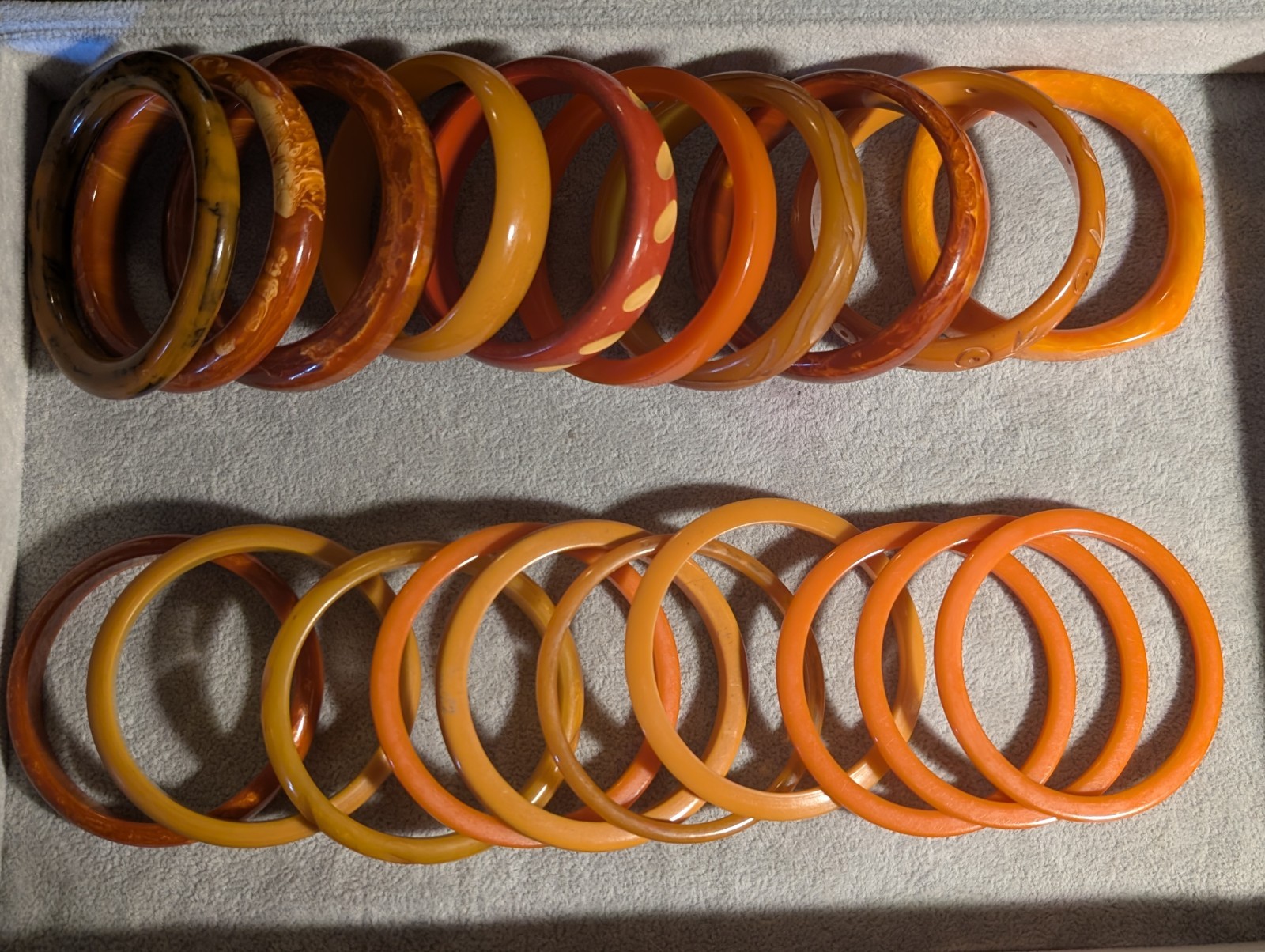 20 Vintage Bakelite Orange Bracelets! Carved – End Of The Day – Awesome Lot!