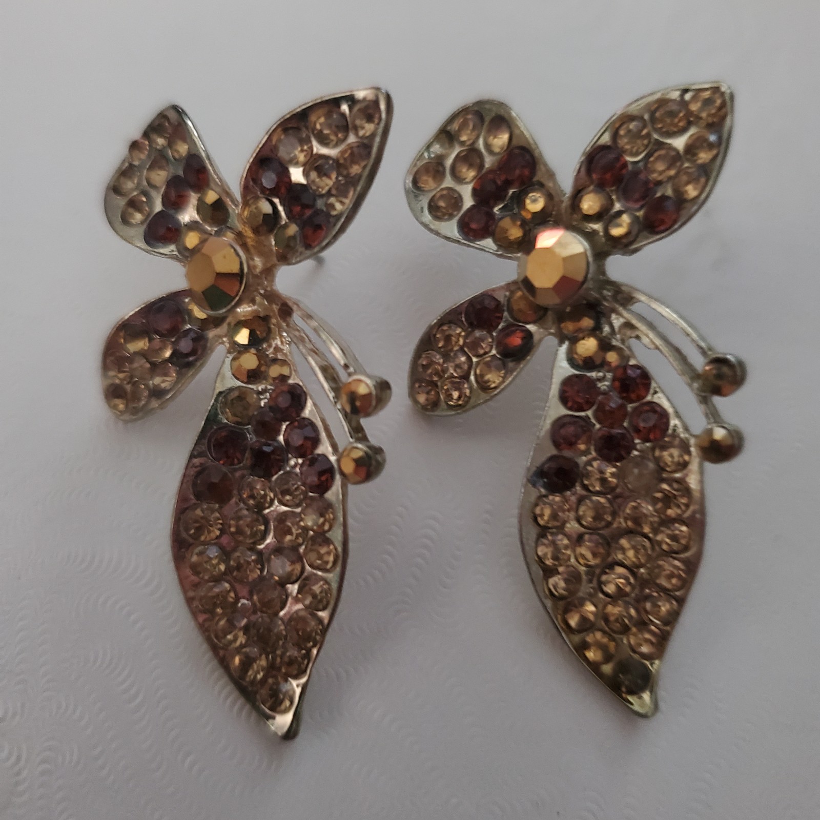 Avon 35th Anniversary 2006 Rhinestone Flower Brooch with coordinated earring set