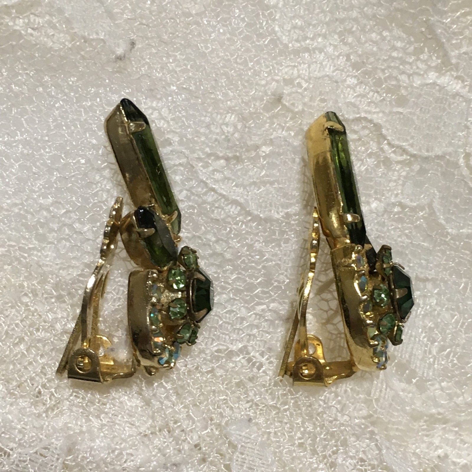 Vintage Juliana Rhinestone Clip On Earrings Green Pronged Navettes Gold Tone