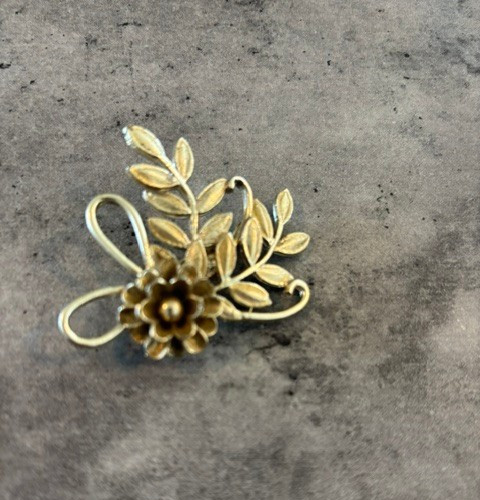 Vintage Gold Tone Flower with Leaves Brooch Pin