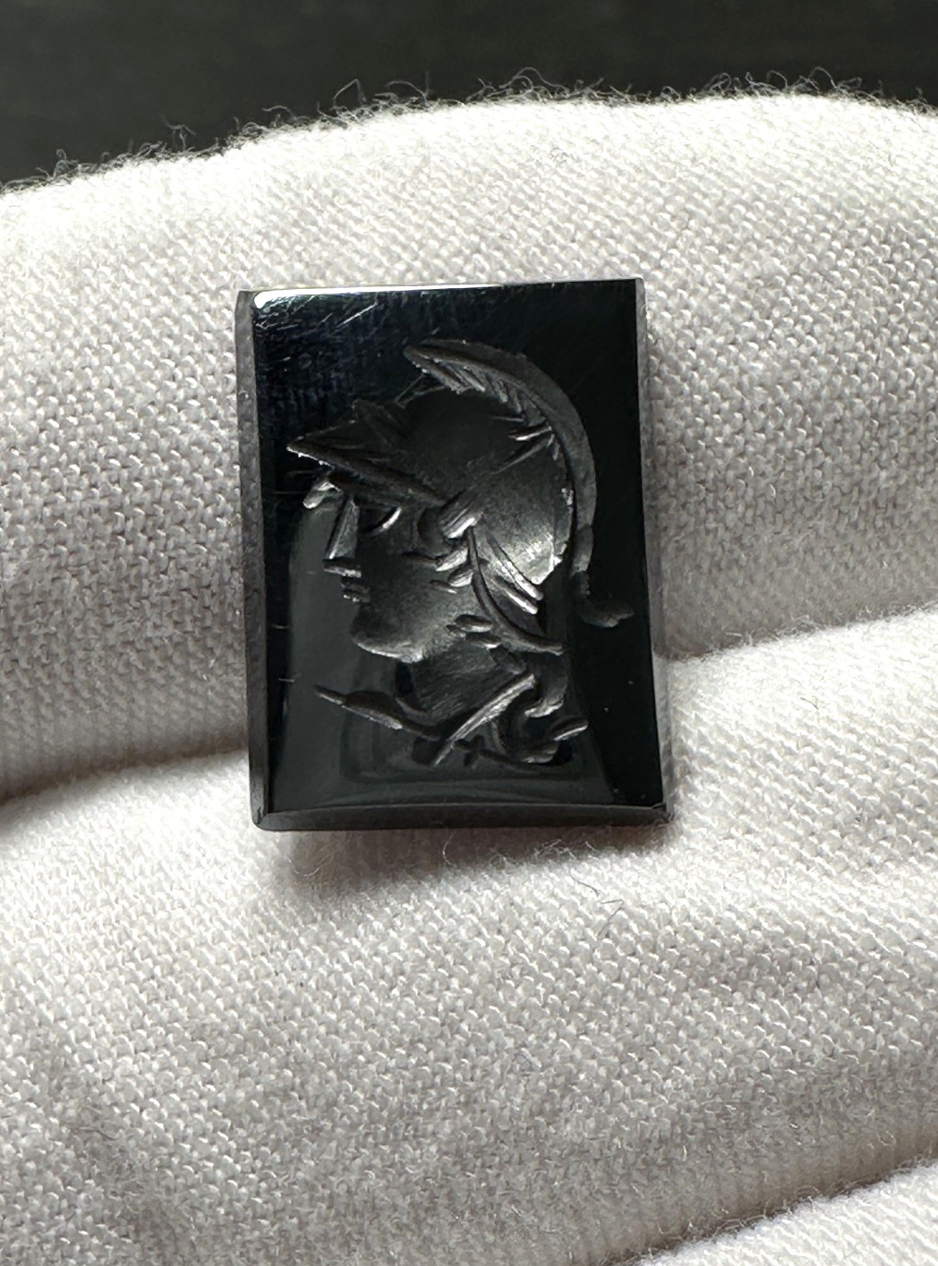VINTAGE INTAGLIO WARRIOR ON METALLIC BLACK (HEMATITE?) LOOSE RECTANGLE N338