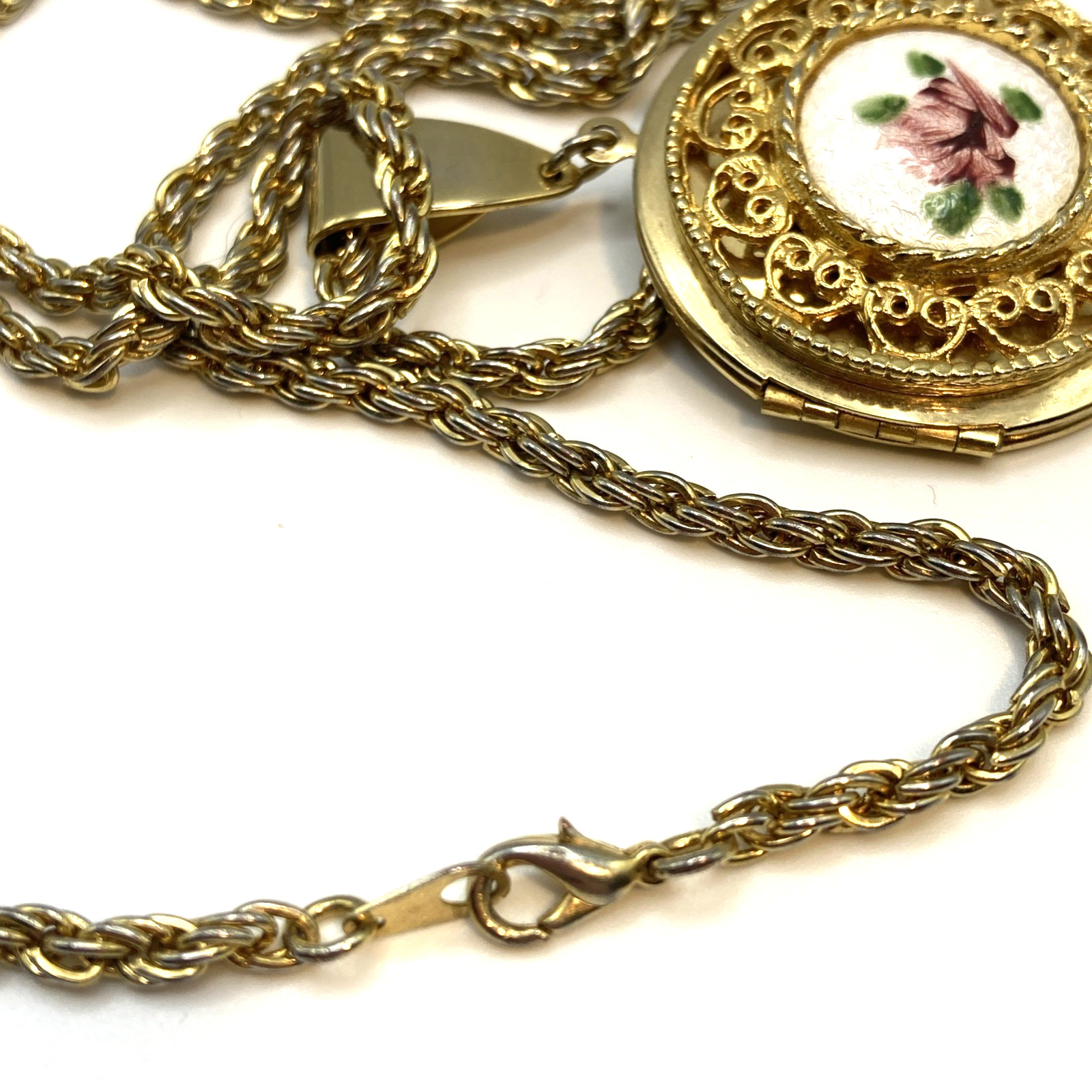 Vintage Unsigned Guilloche Gold Tone Enamel Rose Locket With 26” Chain