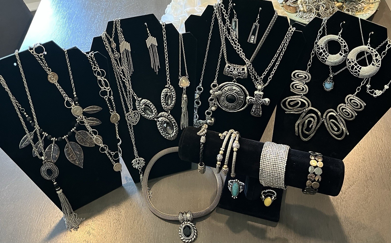 Jewelry Lot Estate Finds 22pc Metal Silver Tone Stones Necklace Bracelet Ring
