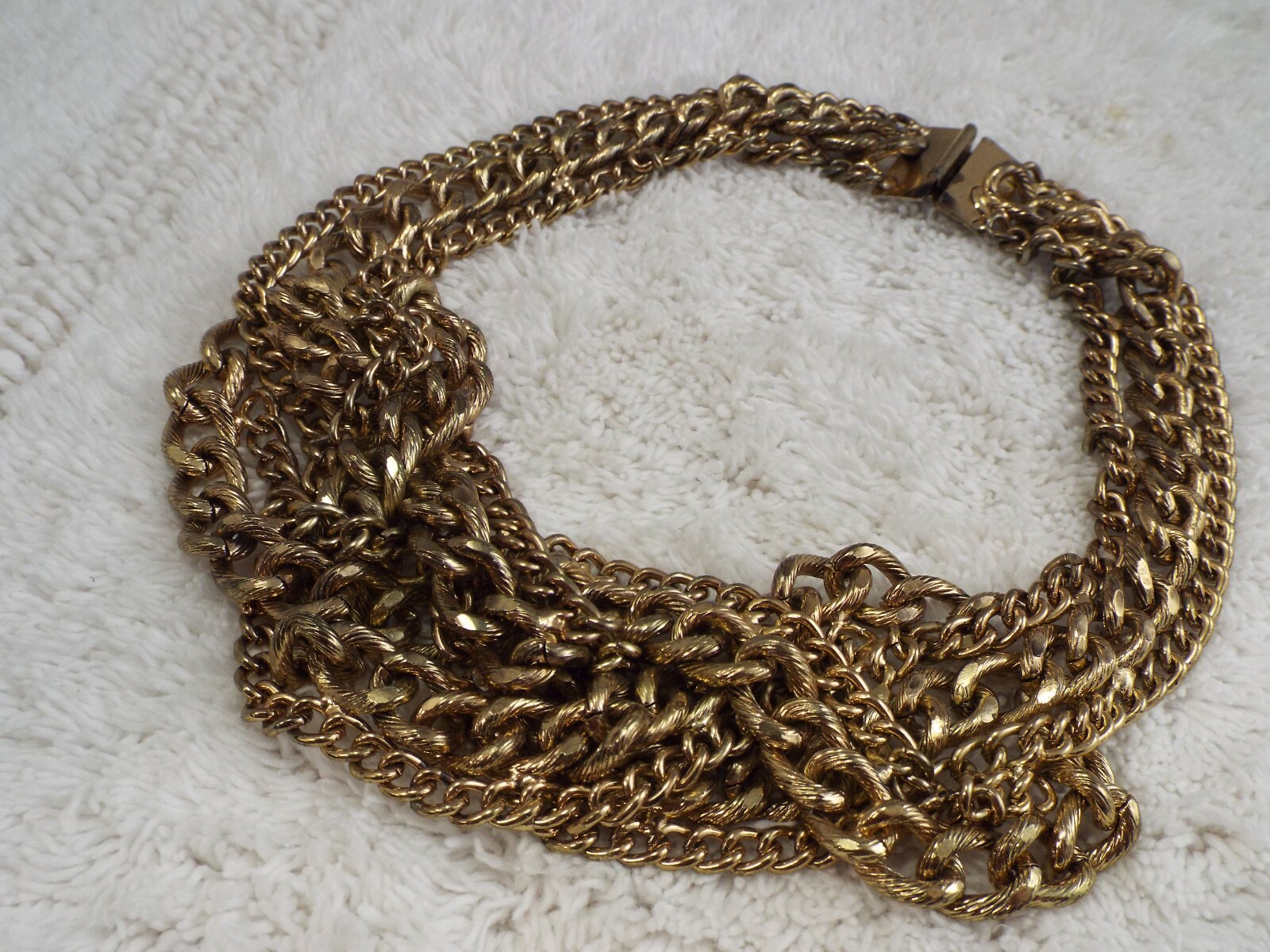 Heavy Goldtone Knotted Chain Collar Necklace (D43)