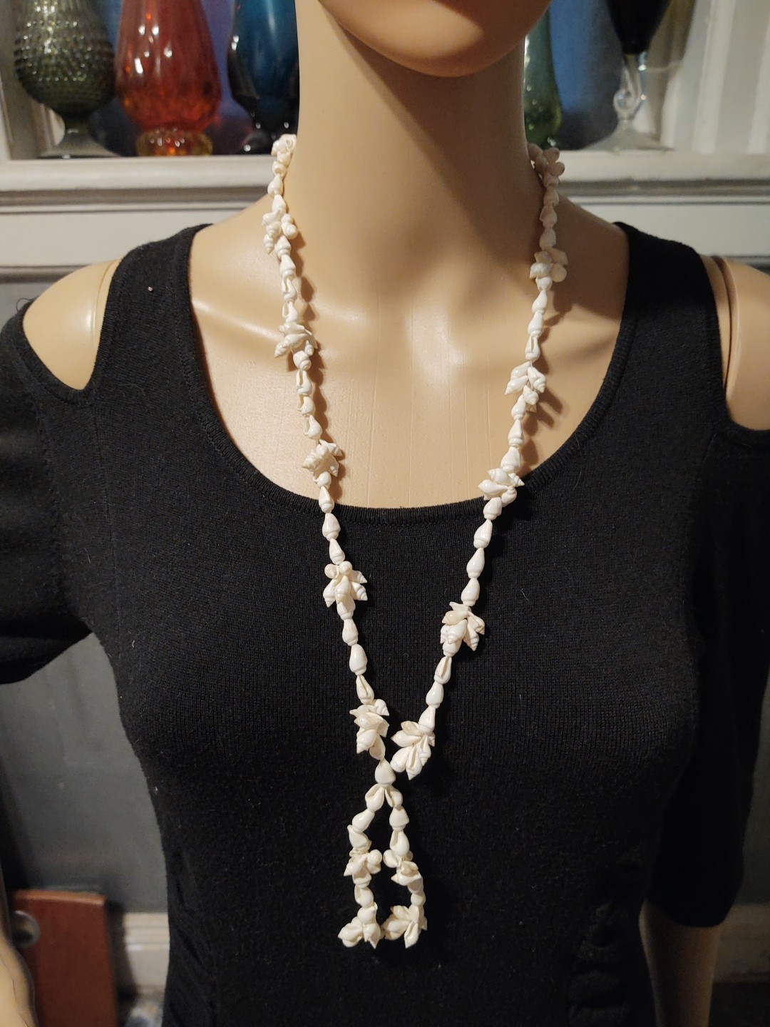 Vintage 1960’s-70’s Sun Bleached White Conch Shell Tassel 36″ Necklace